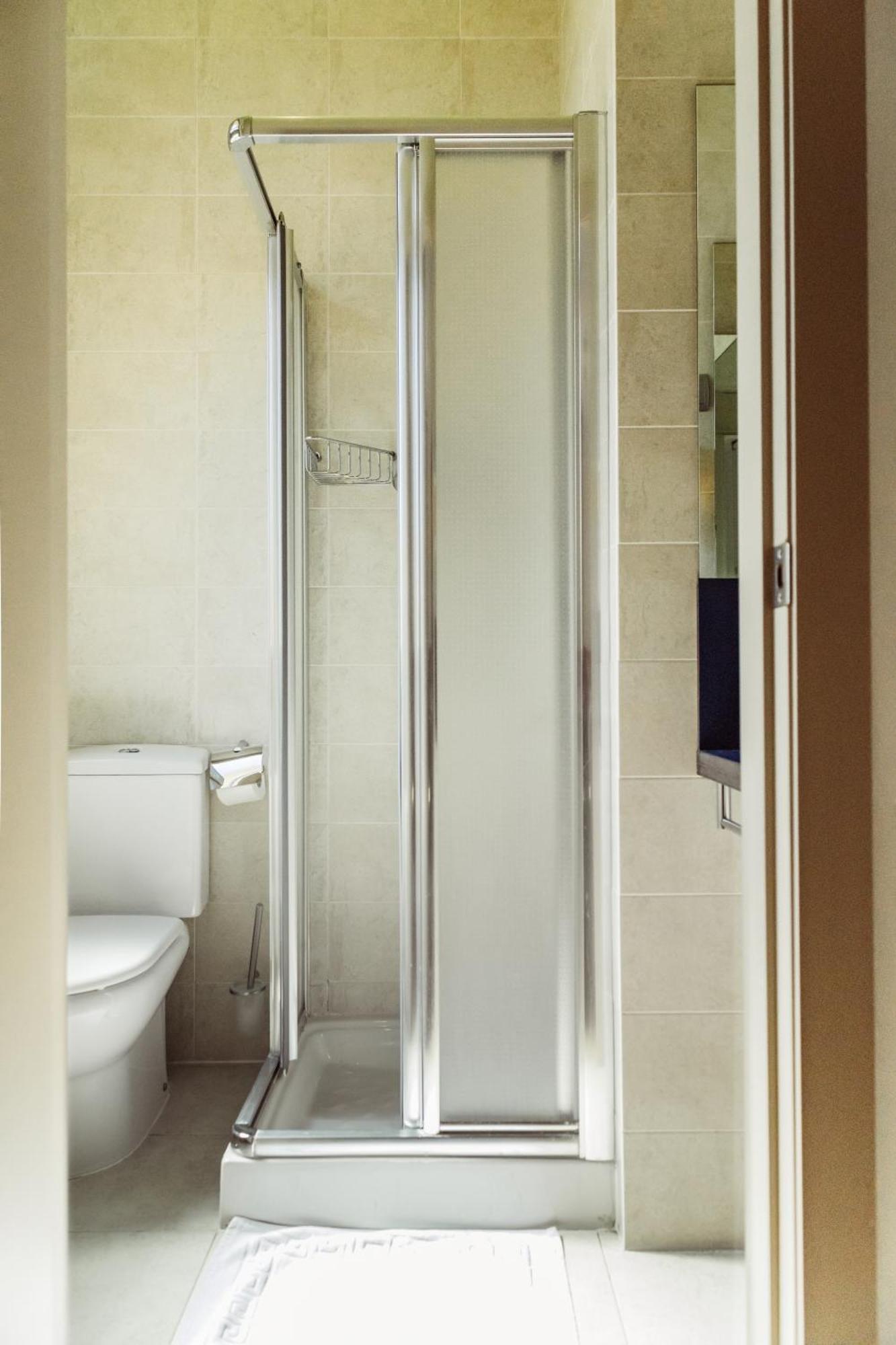 Single Room Private Bathroom