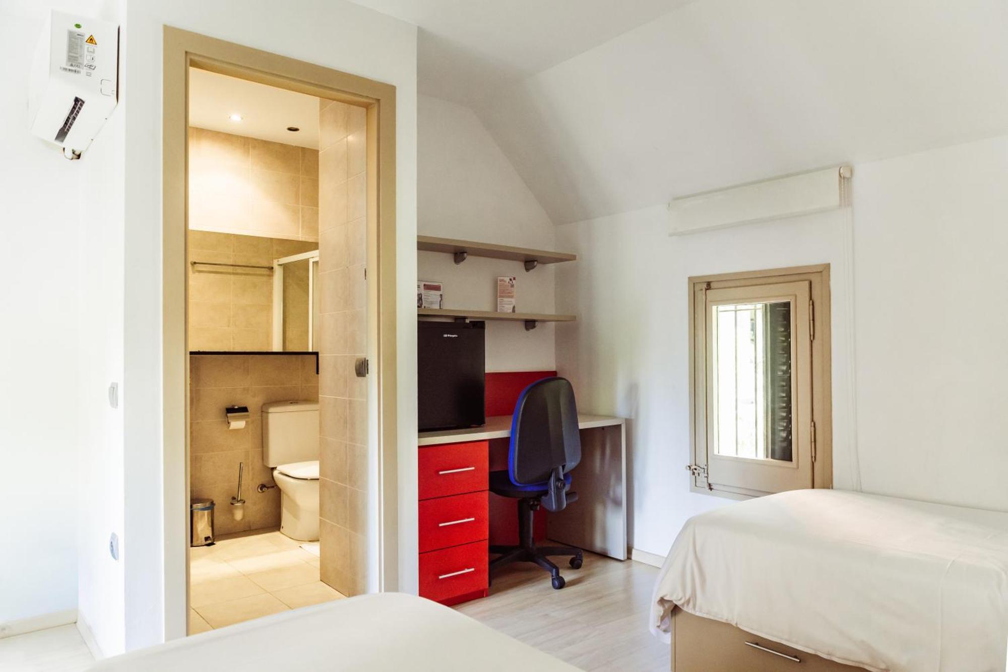 Twin Room Private Bathroom