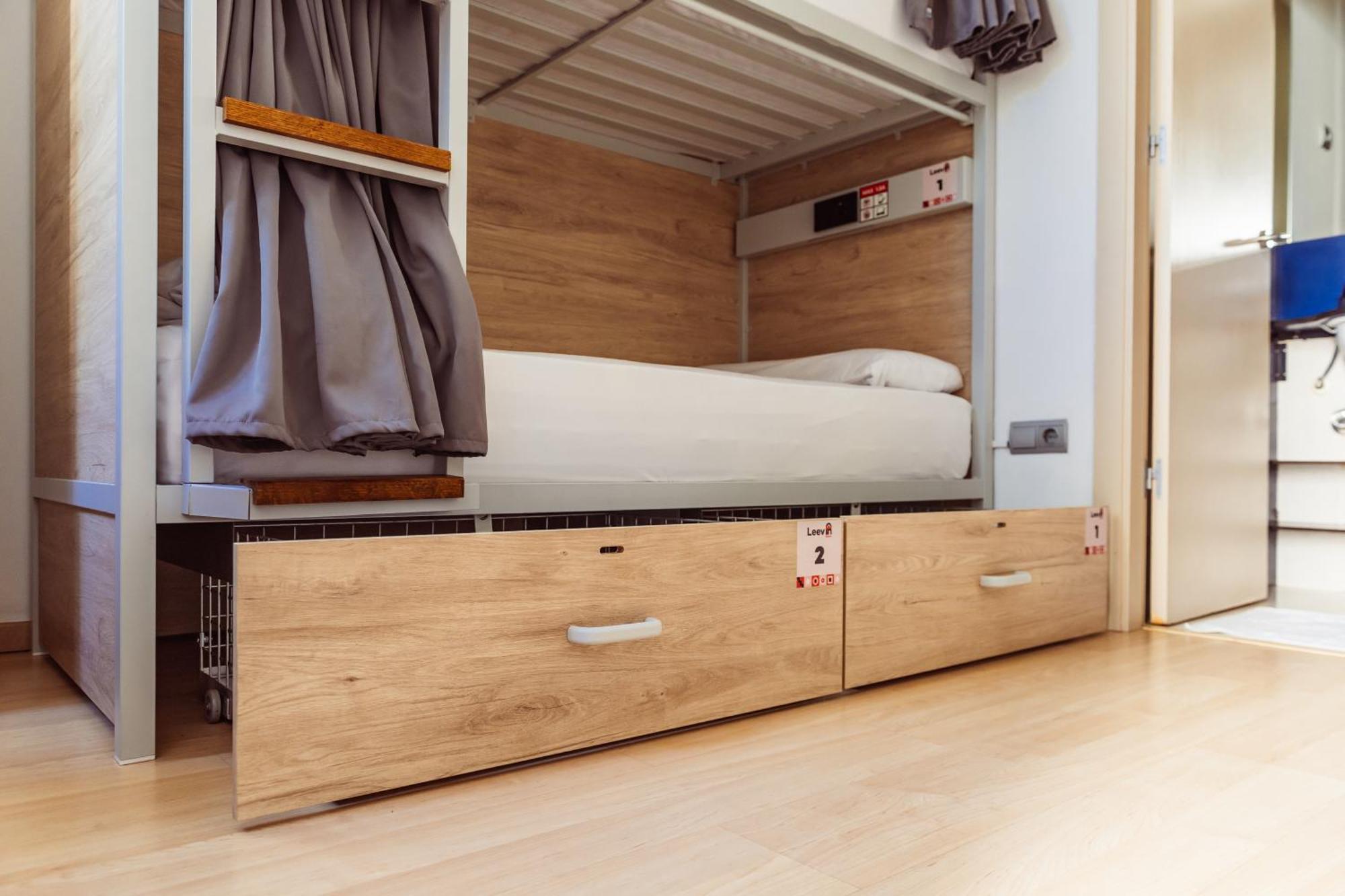 Bunk Bed Male Dormitory Room,1705234963:JPEG