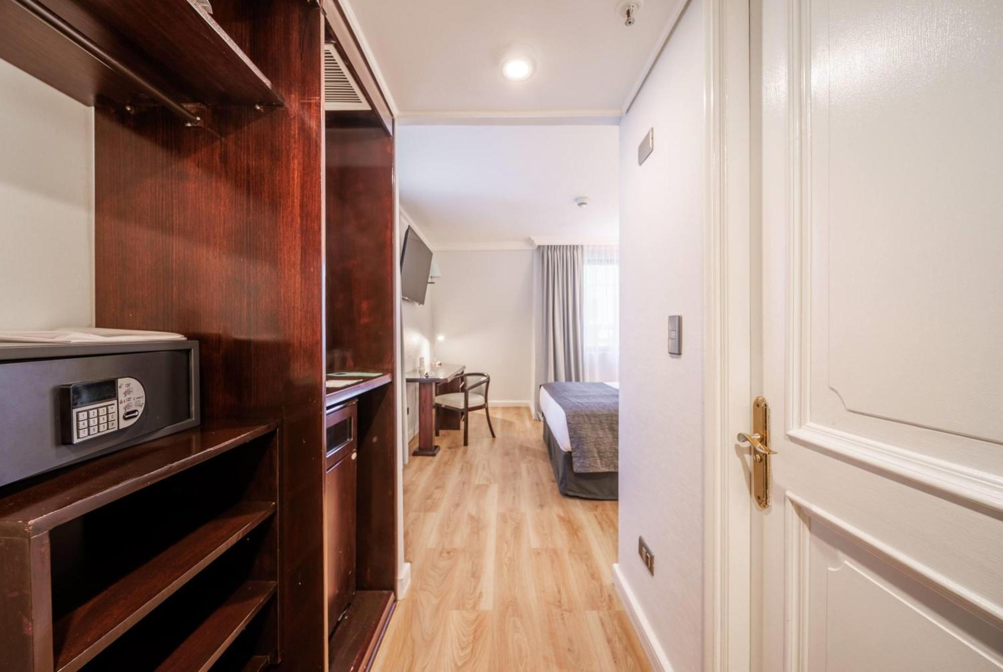 Standard Queen Room Non-Smoking