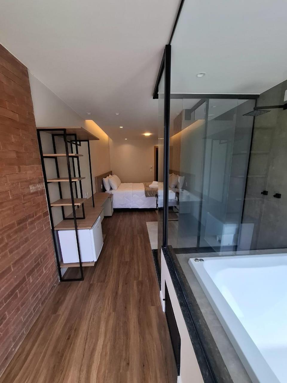 Suíte com Banheira de Hidromassagem