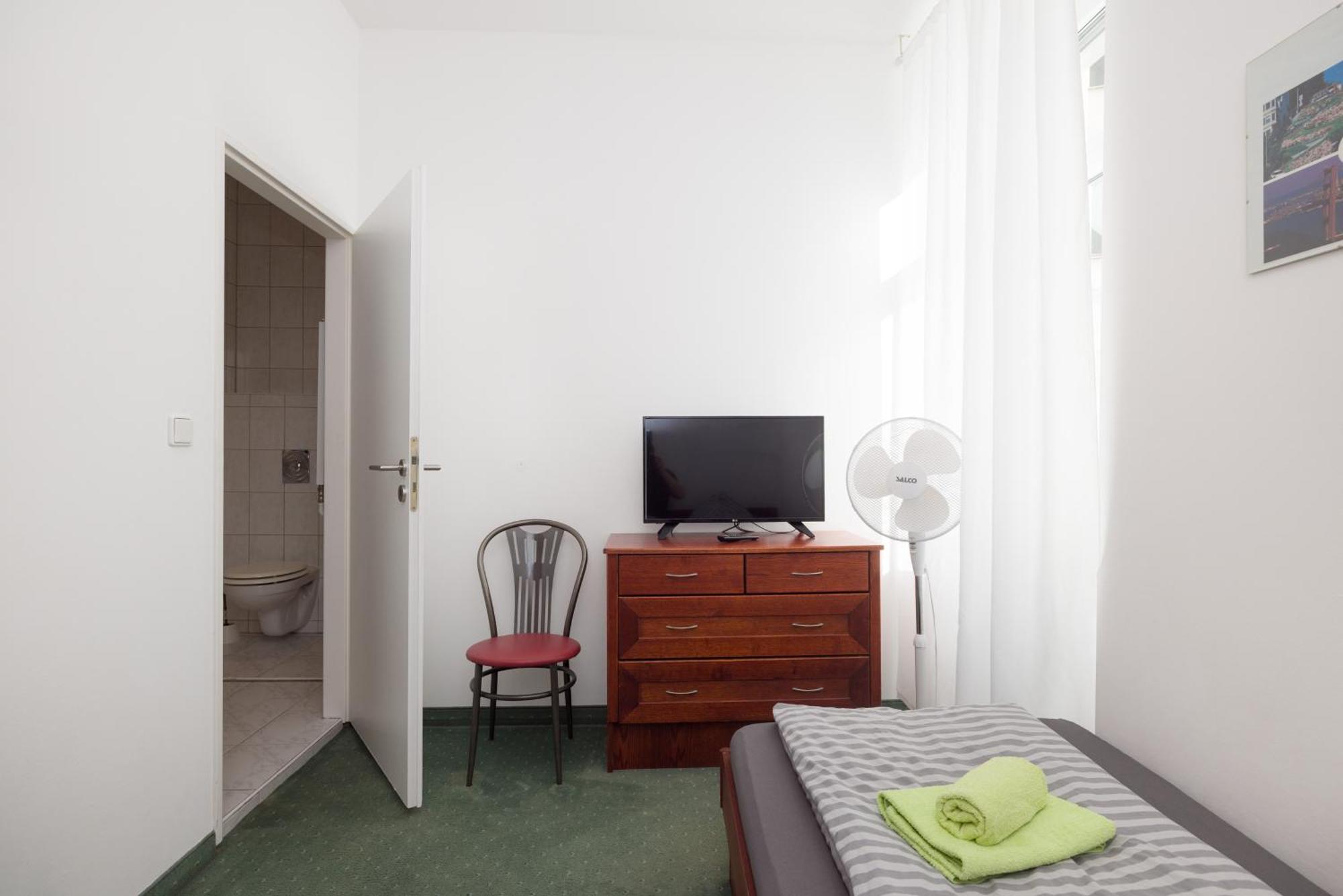 Single Room,1705611553:JPEG