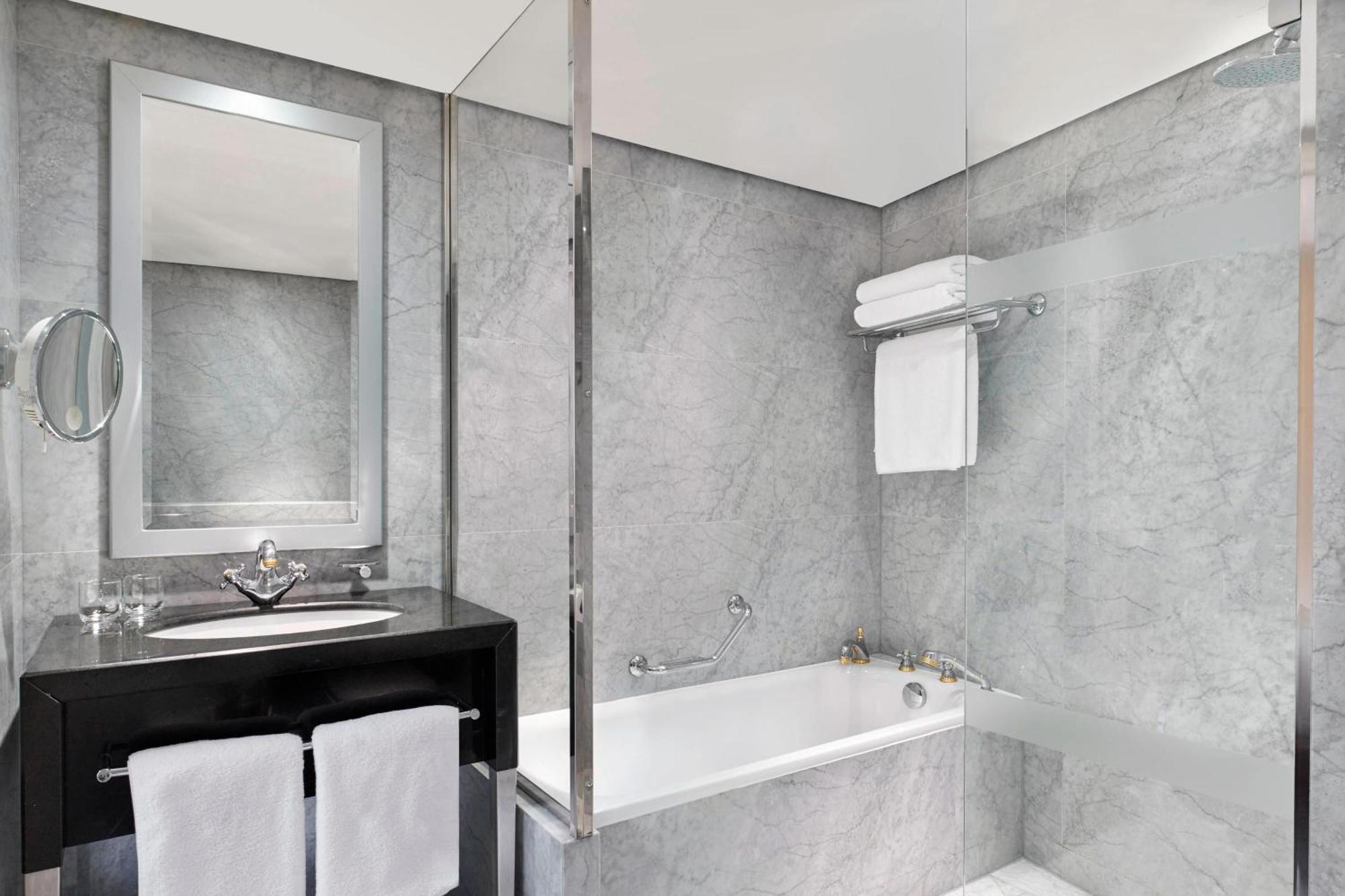 Hyde Park Suite 2 Bedroom Penthouse Suite Skyline view,1693274241:JPEG