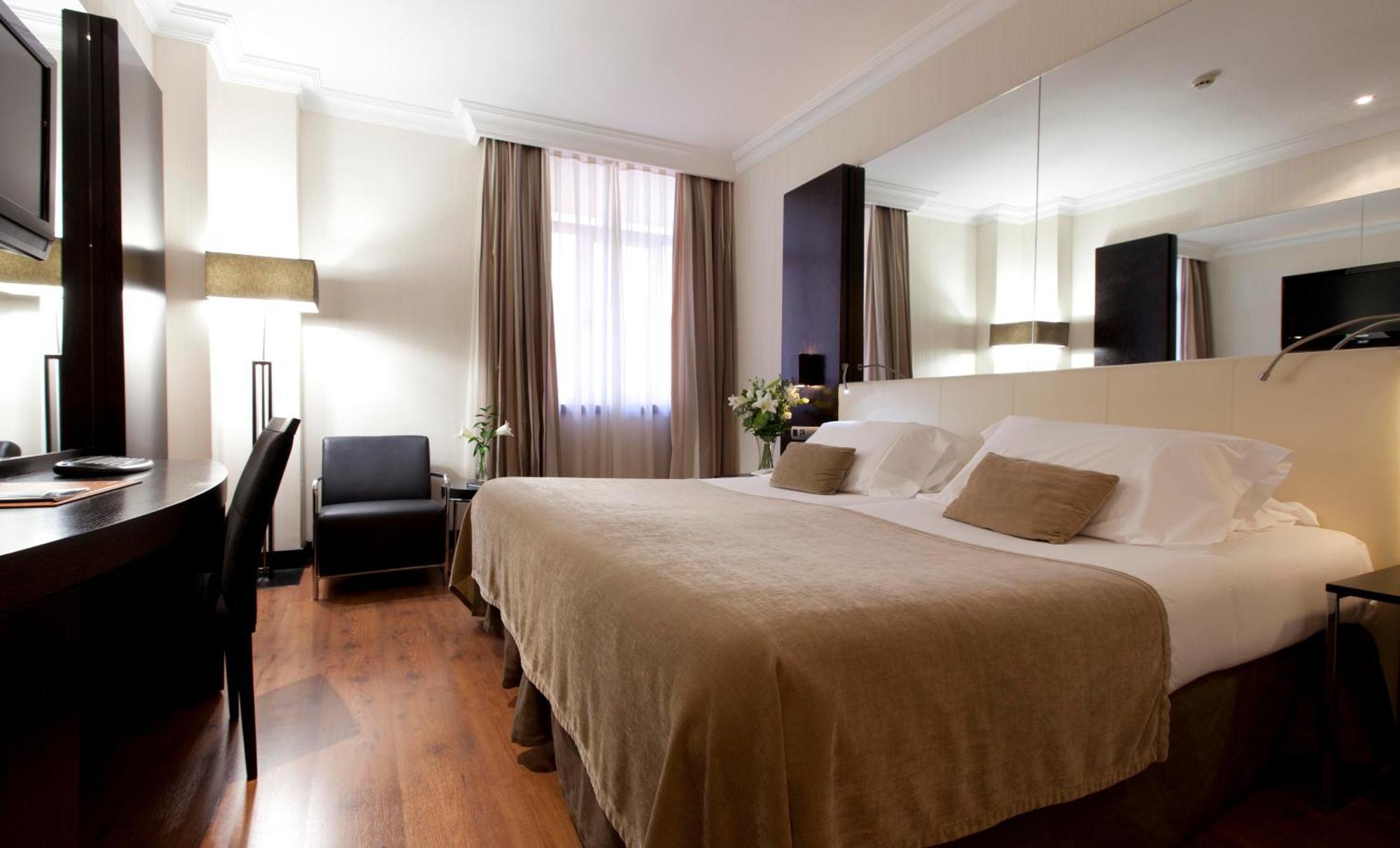 Quintuple Room
