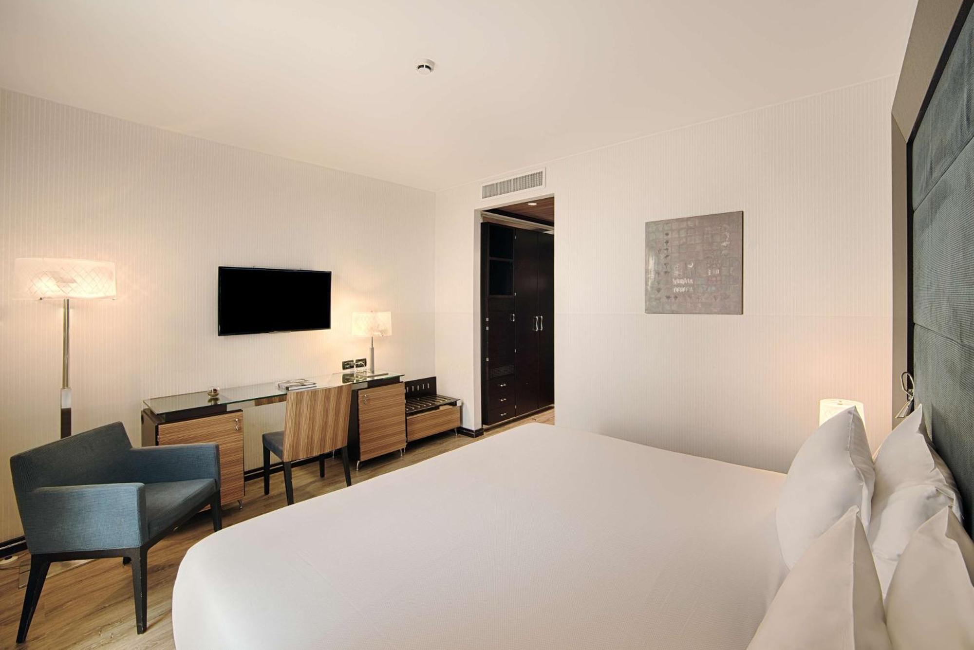 Superior Double Room Duomo View Extra Bed