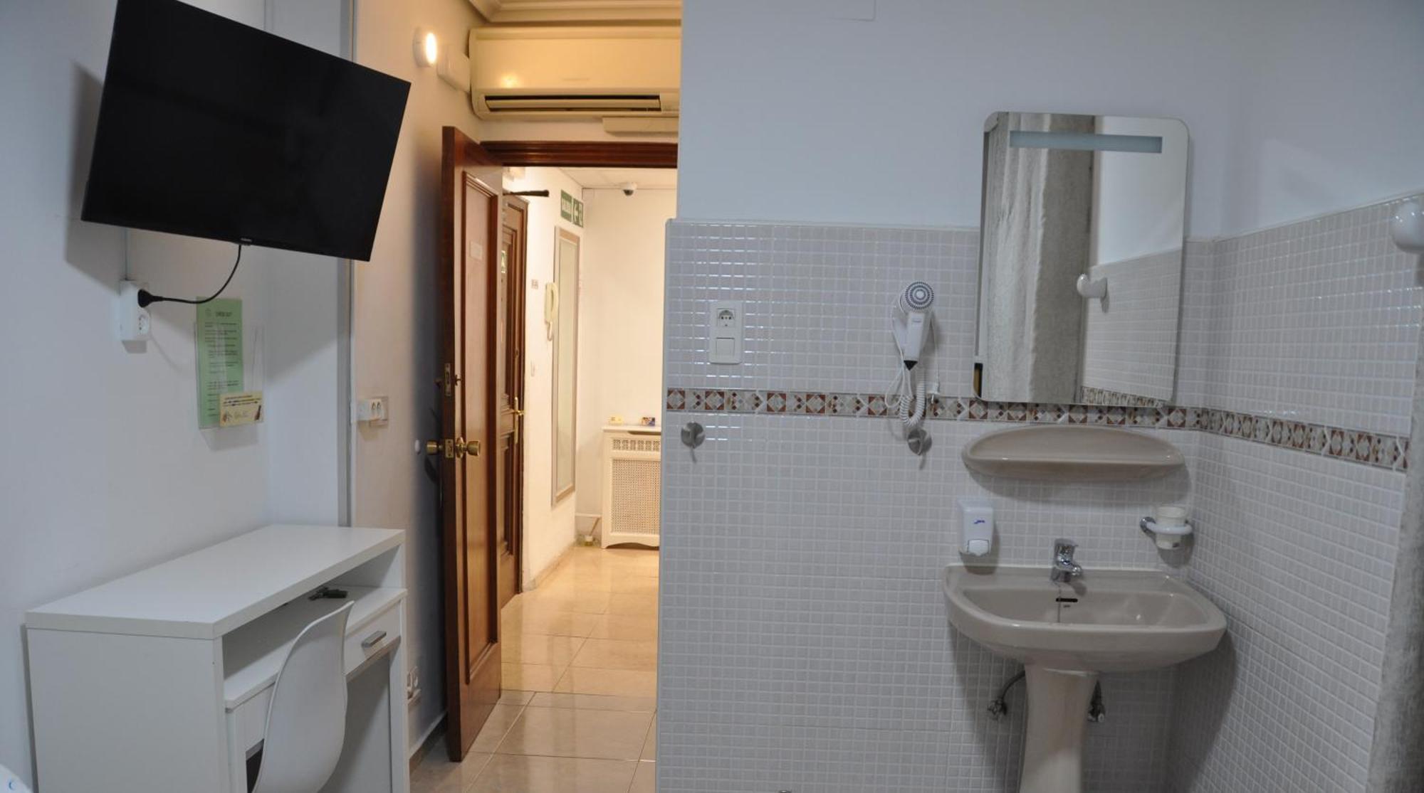 Habitación Doble con baño compartido - 2 camas