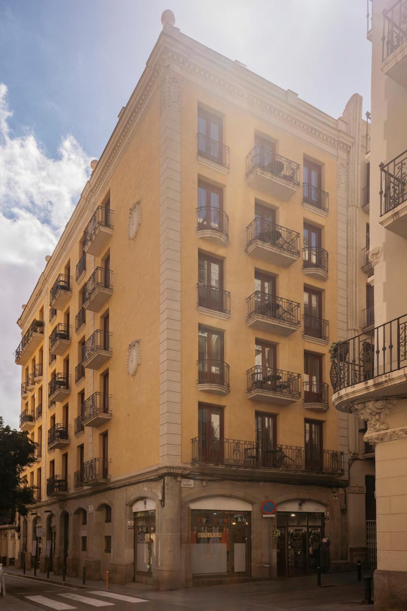 Deluxe Two-Bedroom Apartment Terrace,1758388975:JPEG