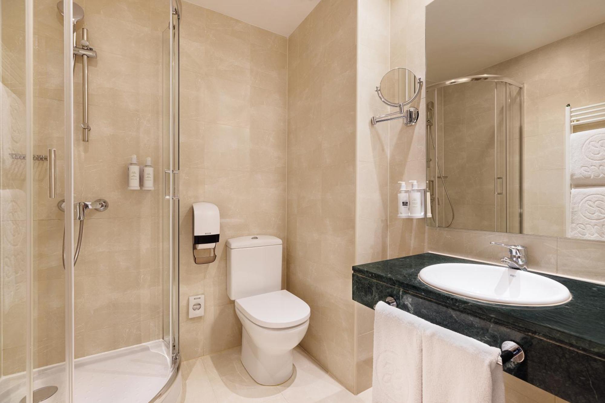 Junior Suite,1565536063:JPEG
