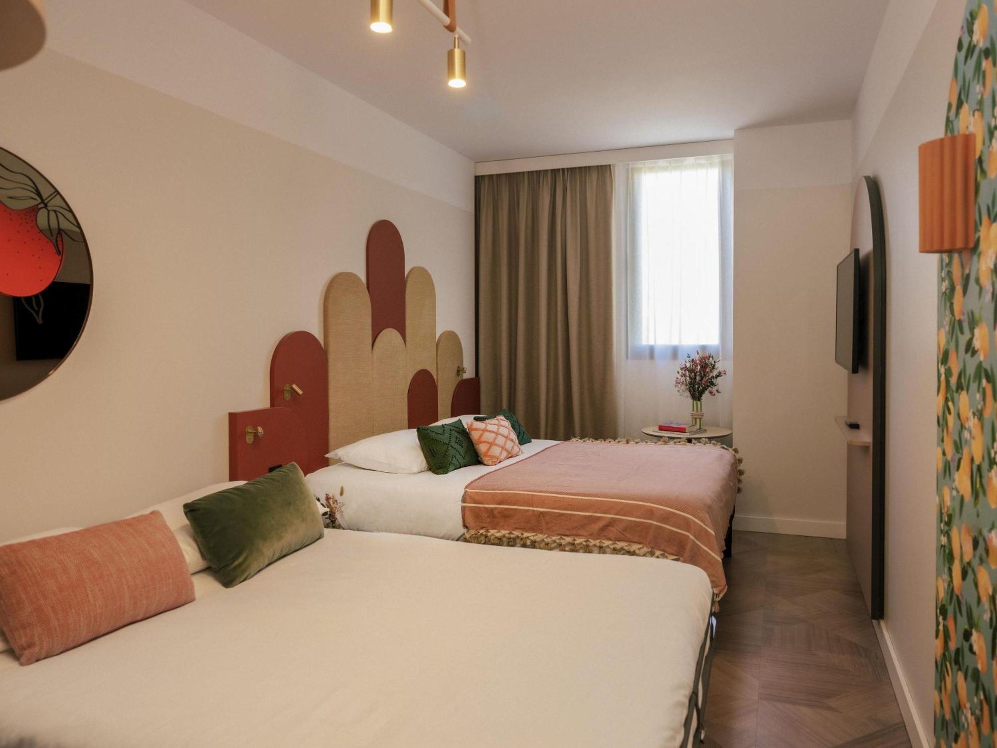Habitación Familiar con cama doble y sofá cama