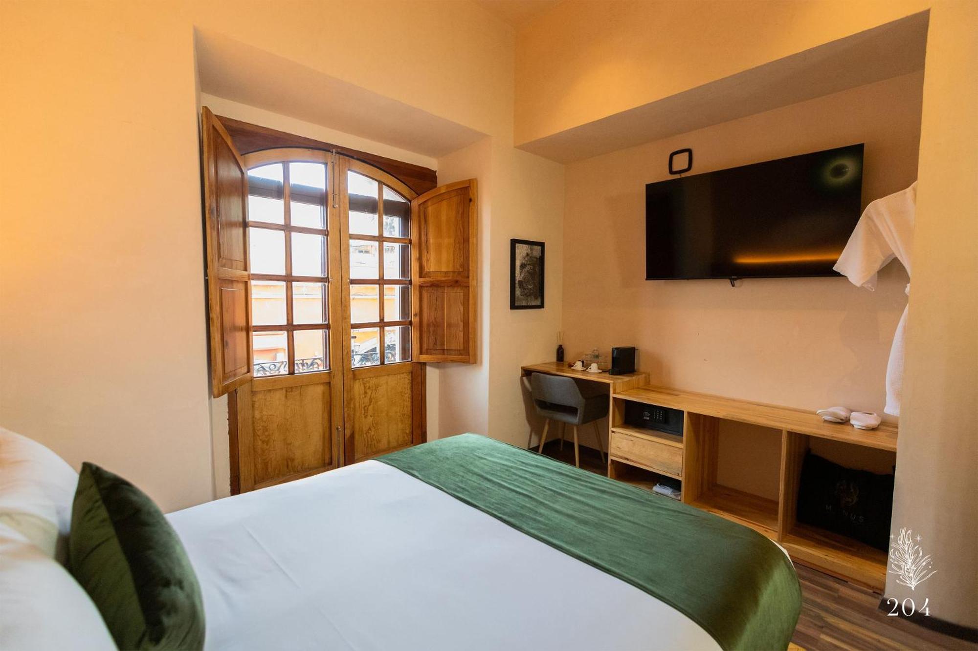 Deluxe Queen Room