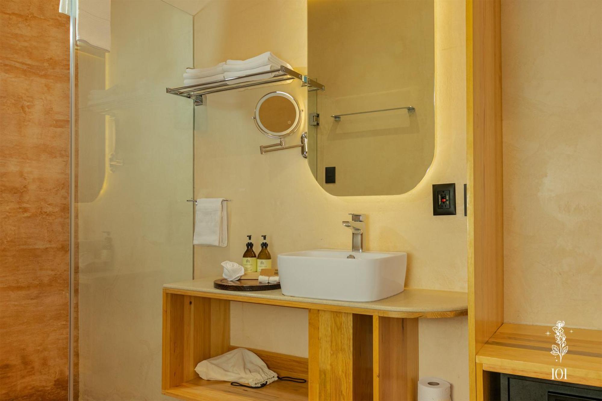 Deluxe Double Room Bath