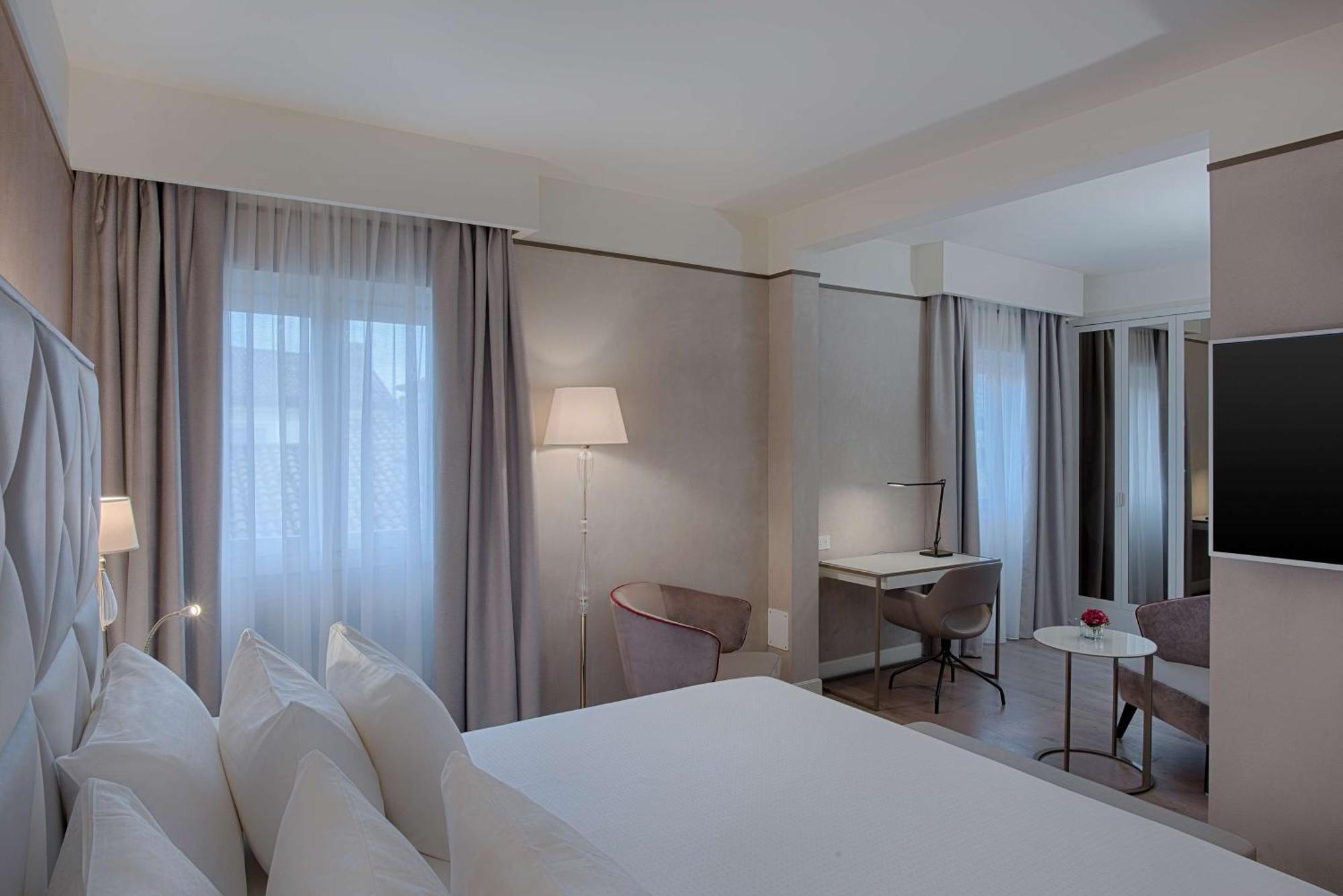 Junior Suite,1584485449:JPEG