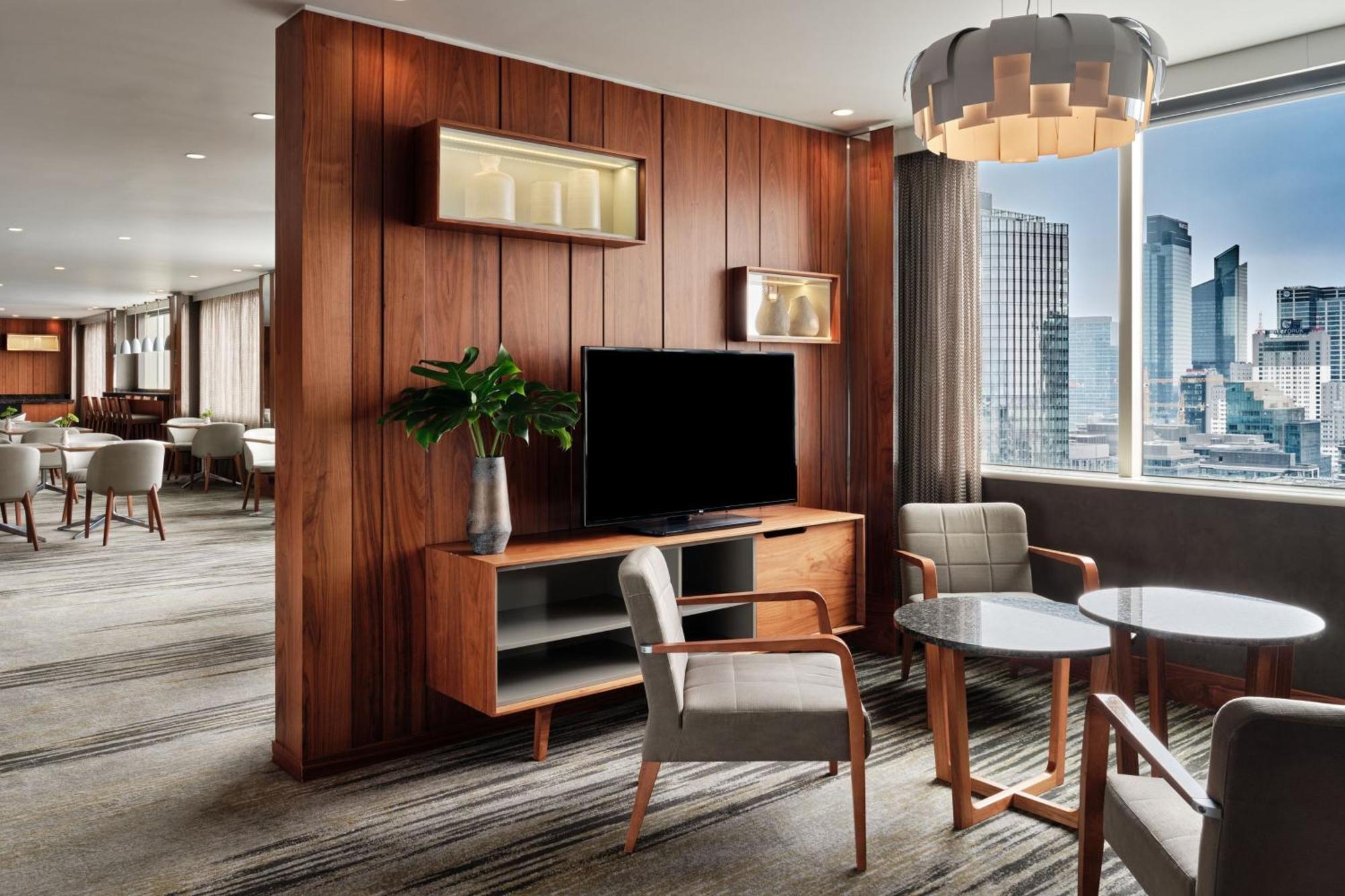 Executive Suite 1 Bedroom Suite 1 King City view