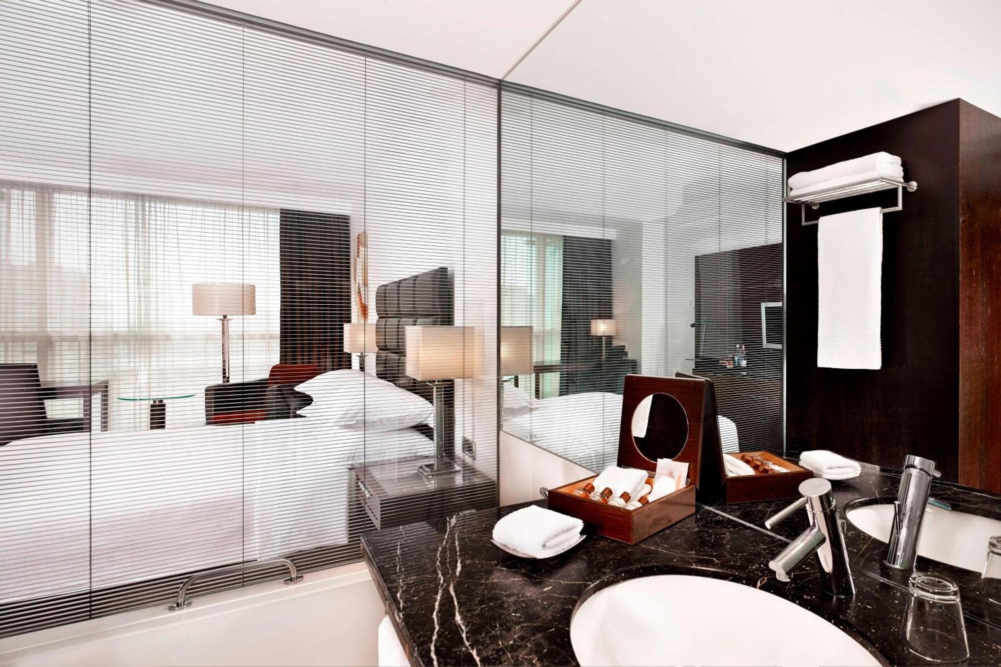 Club Club Lounge Spa access level Guest room 1 Queen