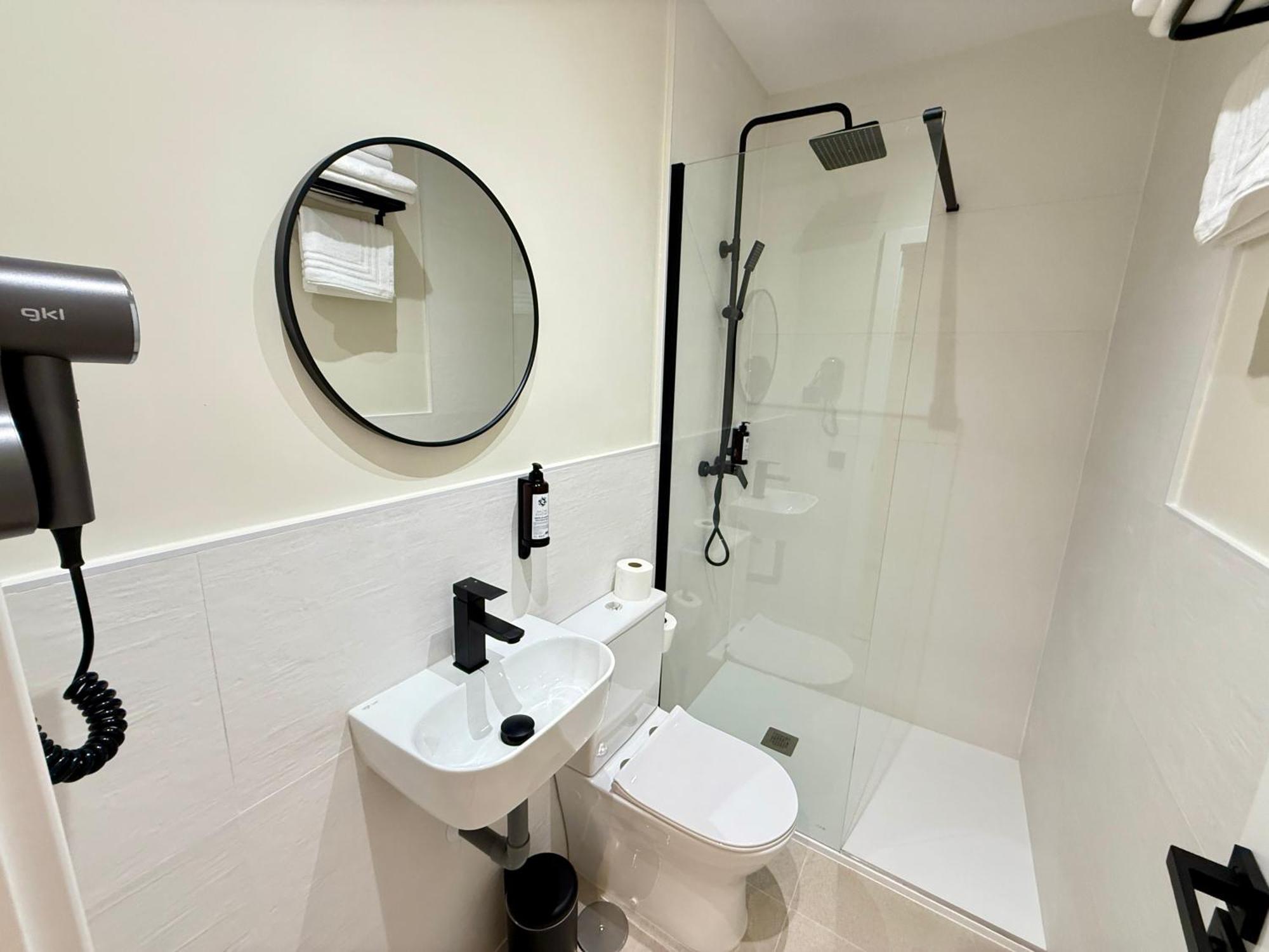 Twin Room Bathroom