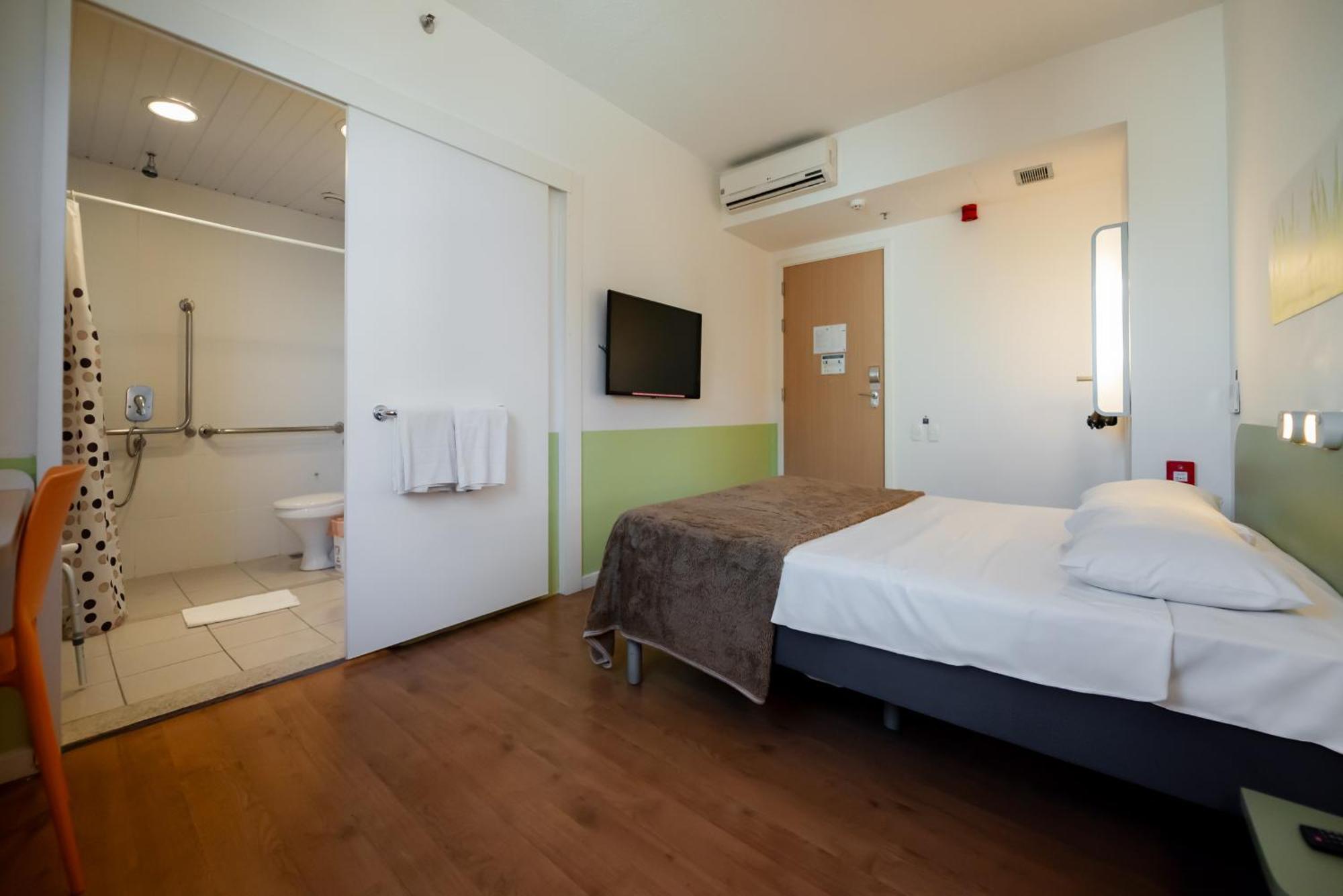 Standard Double Room Mobility Access,1714081601:JPEG