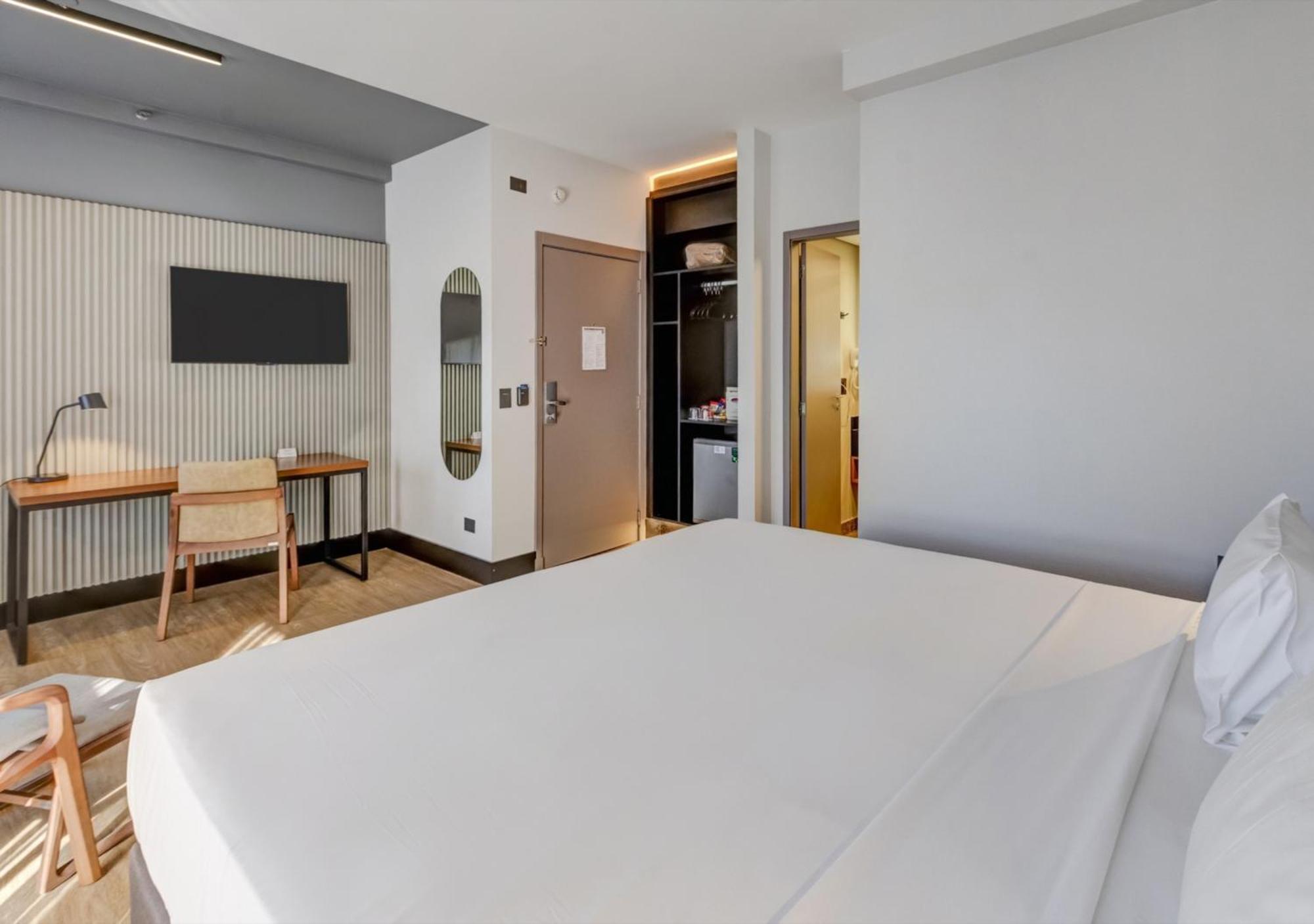Executive Suite,1714100682:JPEG