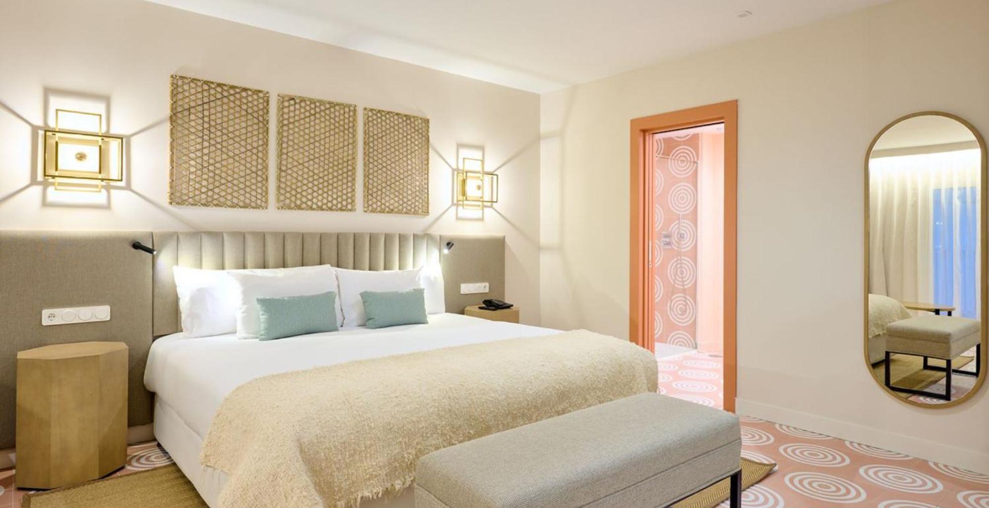 Deluxe Room,1714184988:JPEG