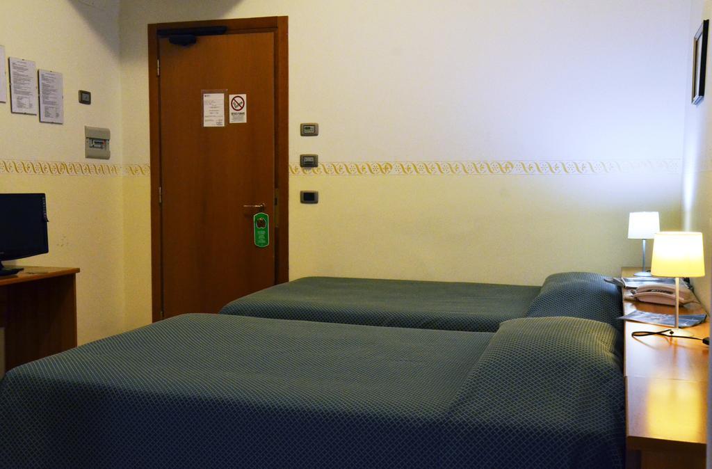 Twin Room,255511453:JPEG