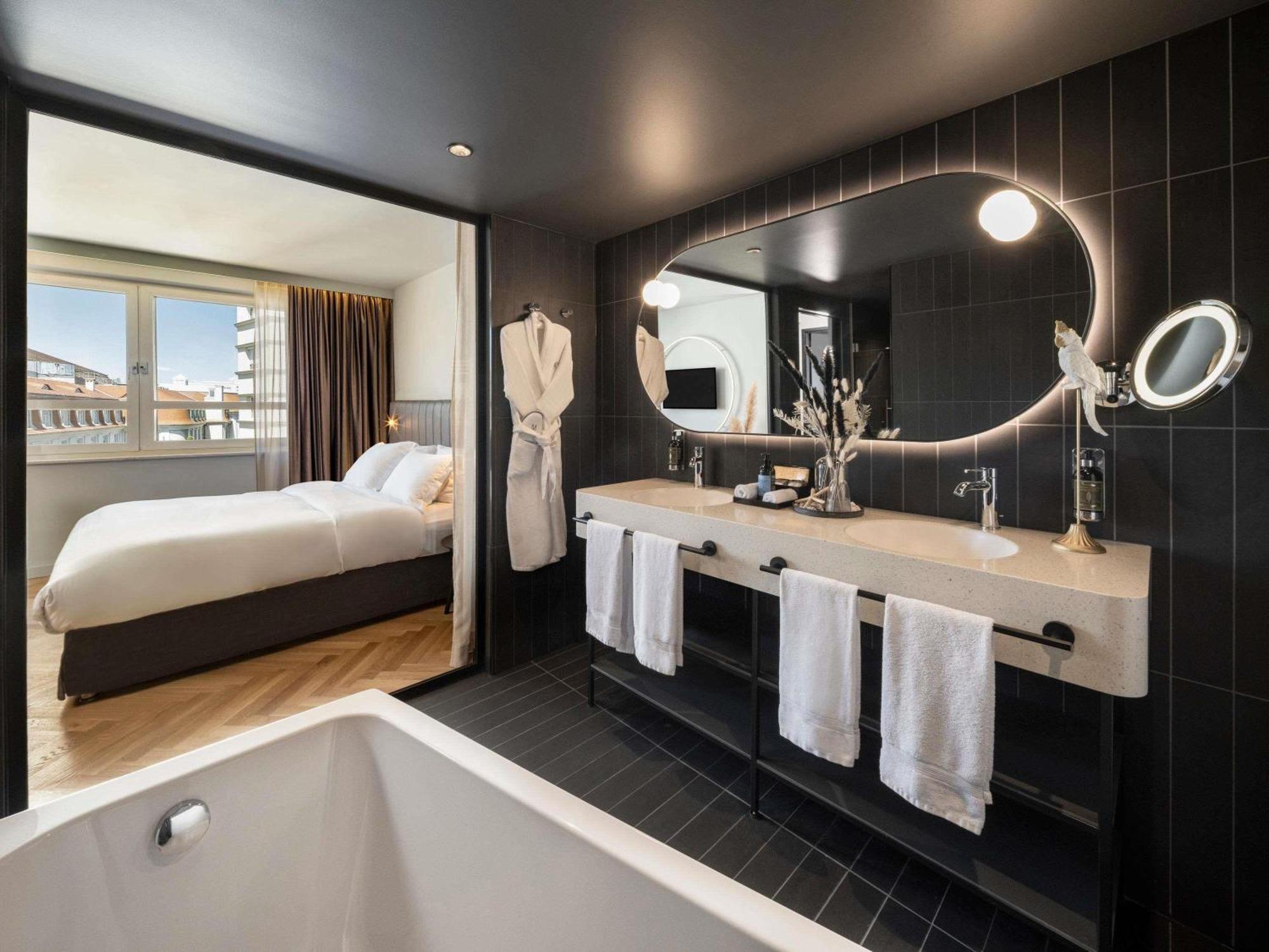 Maestro Suite with King Bed,1716966597:JPEG
