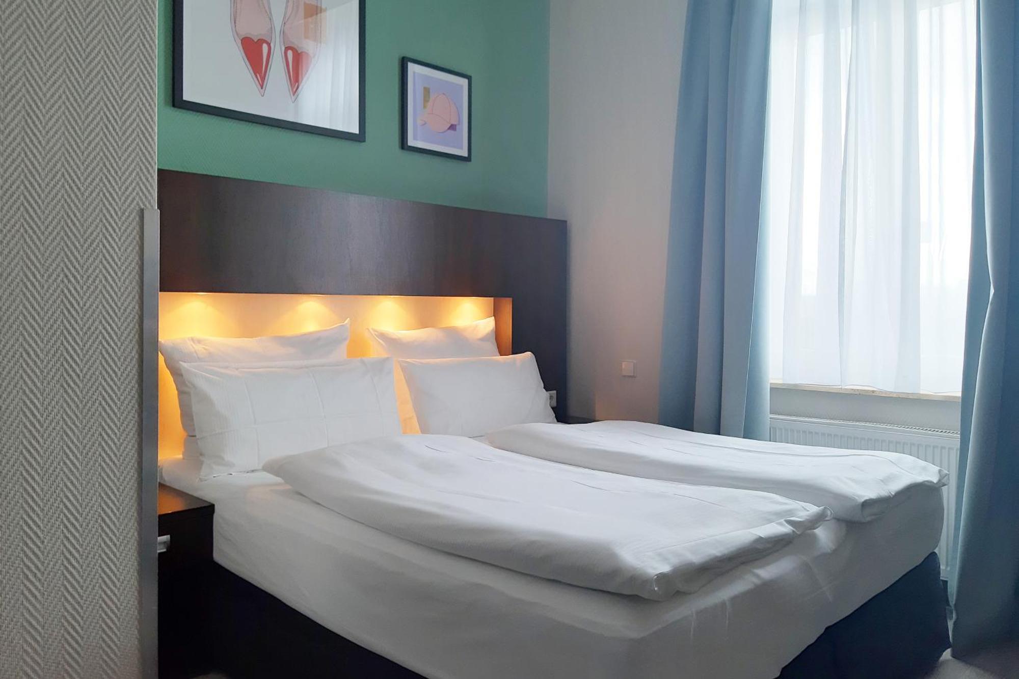 Standard Double Room,1722883217:JPEG