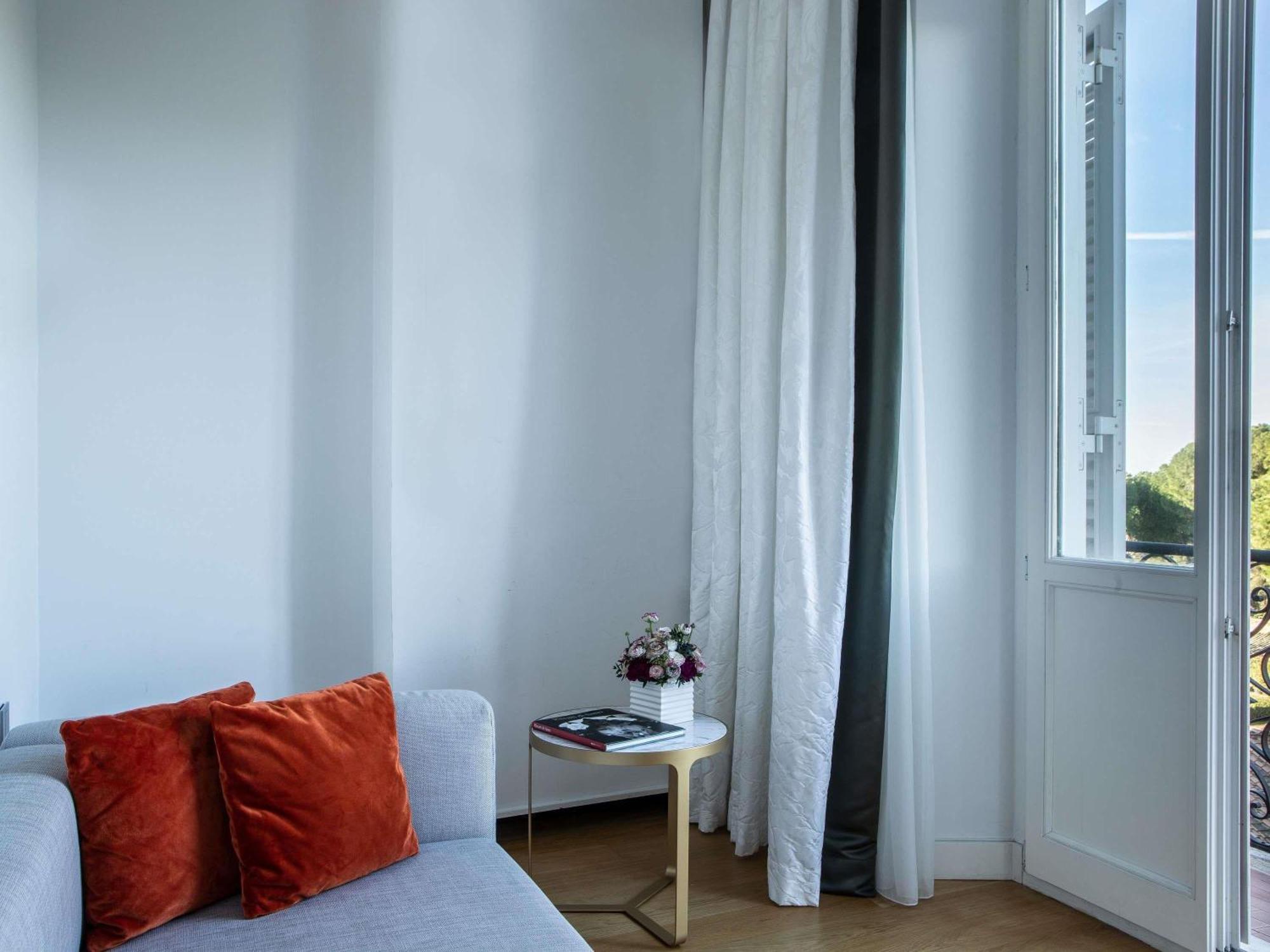 Premium Luxury Room with Juliet Balcony,1716986735:JPEG