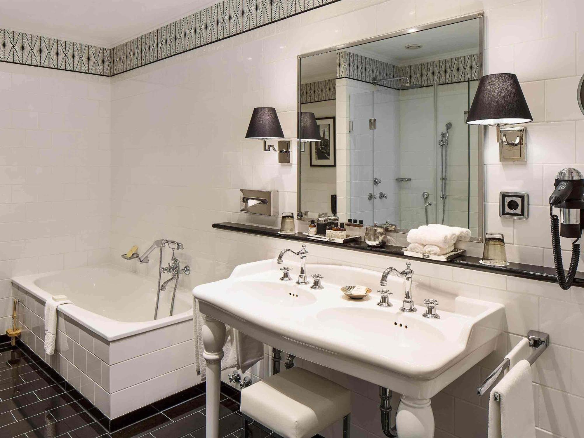 Junior Suite with Garden View,1729997397:JPEG