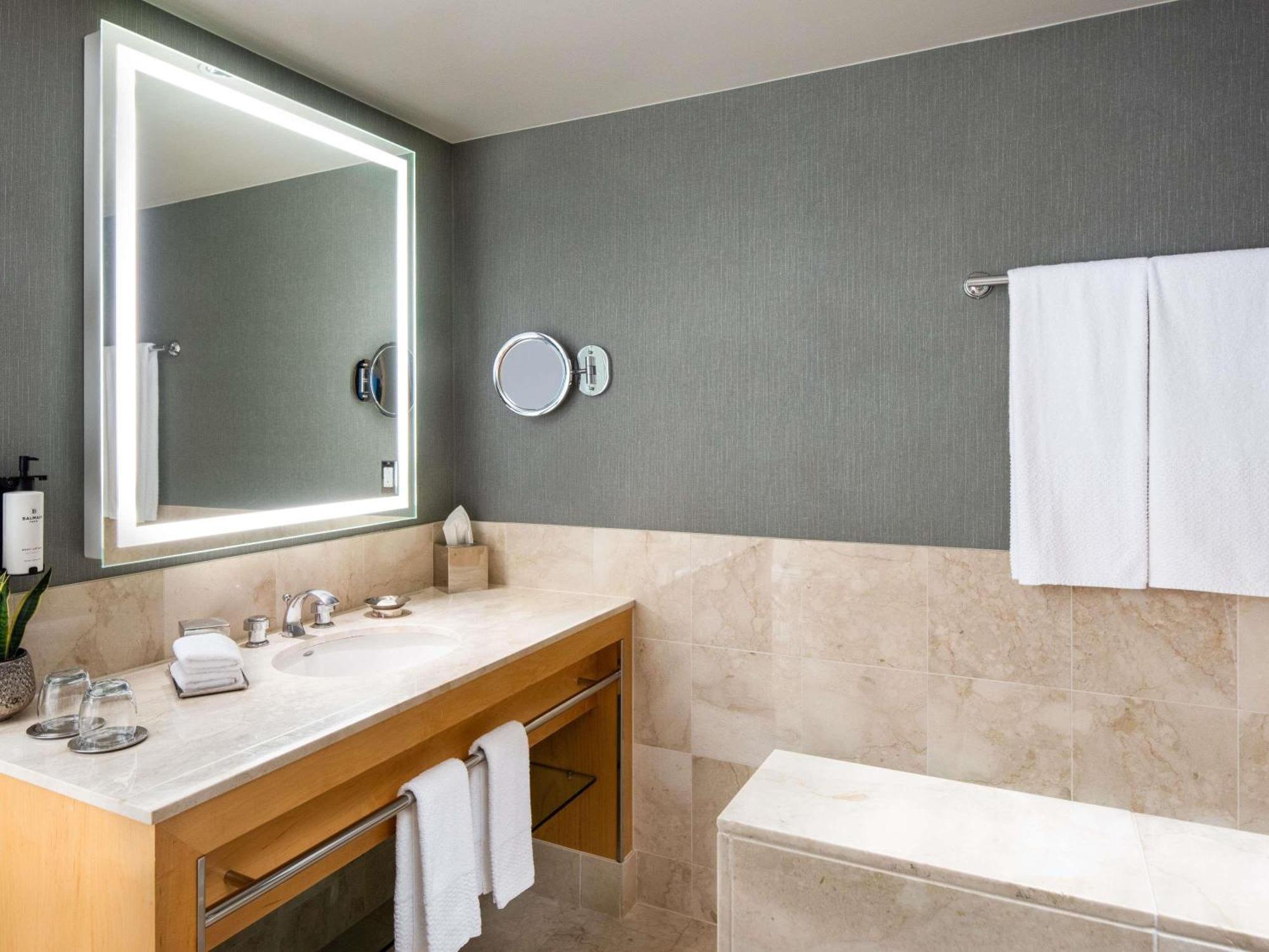 Junior Suite,1730007121:JPEG