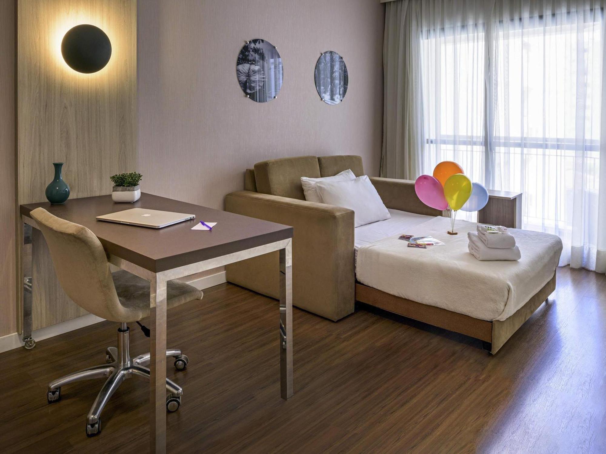 Superior Queen Suite Sofa,1730008560:JPEG