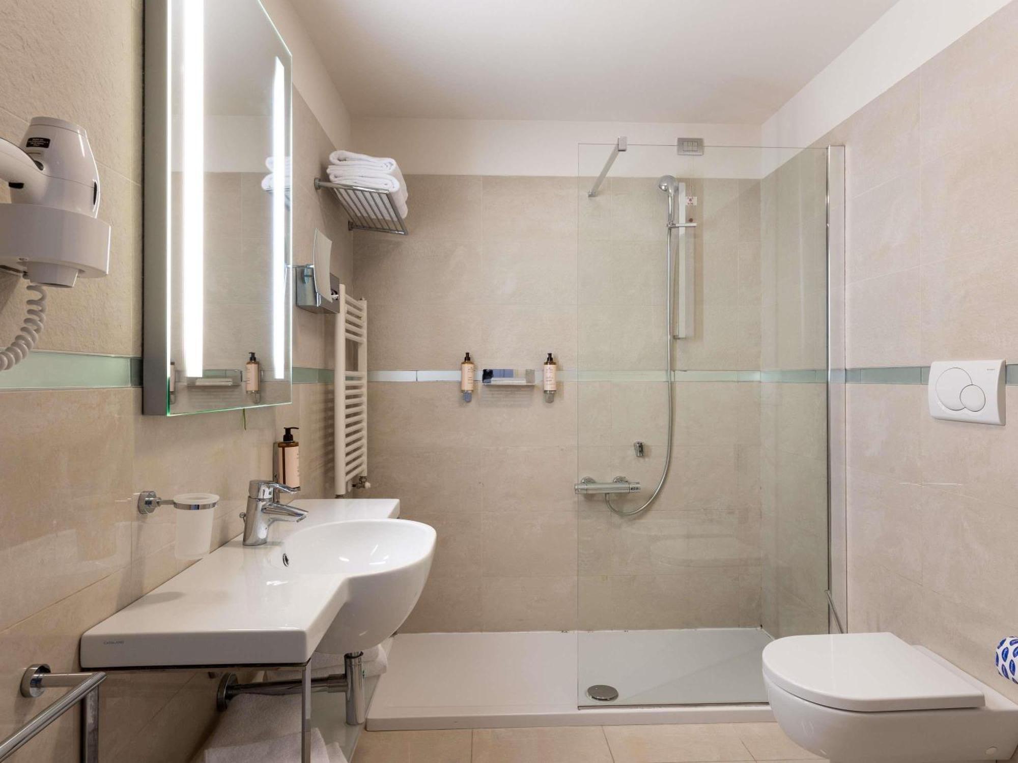 Privilege Room 1 Double Bed 1 Single Bed Sea Front,1717024994:JPEG