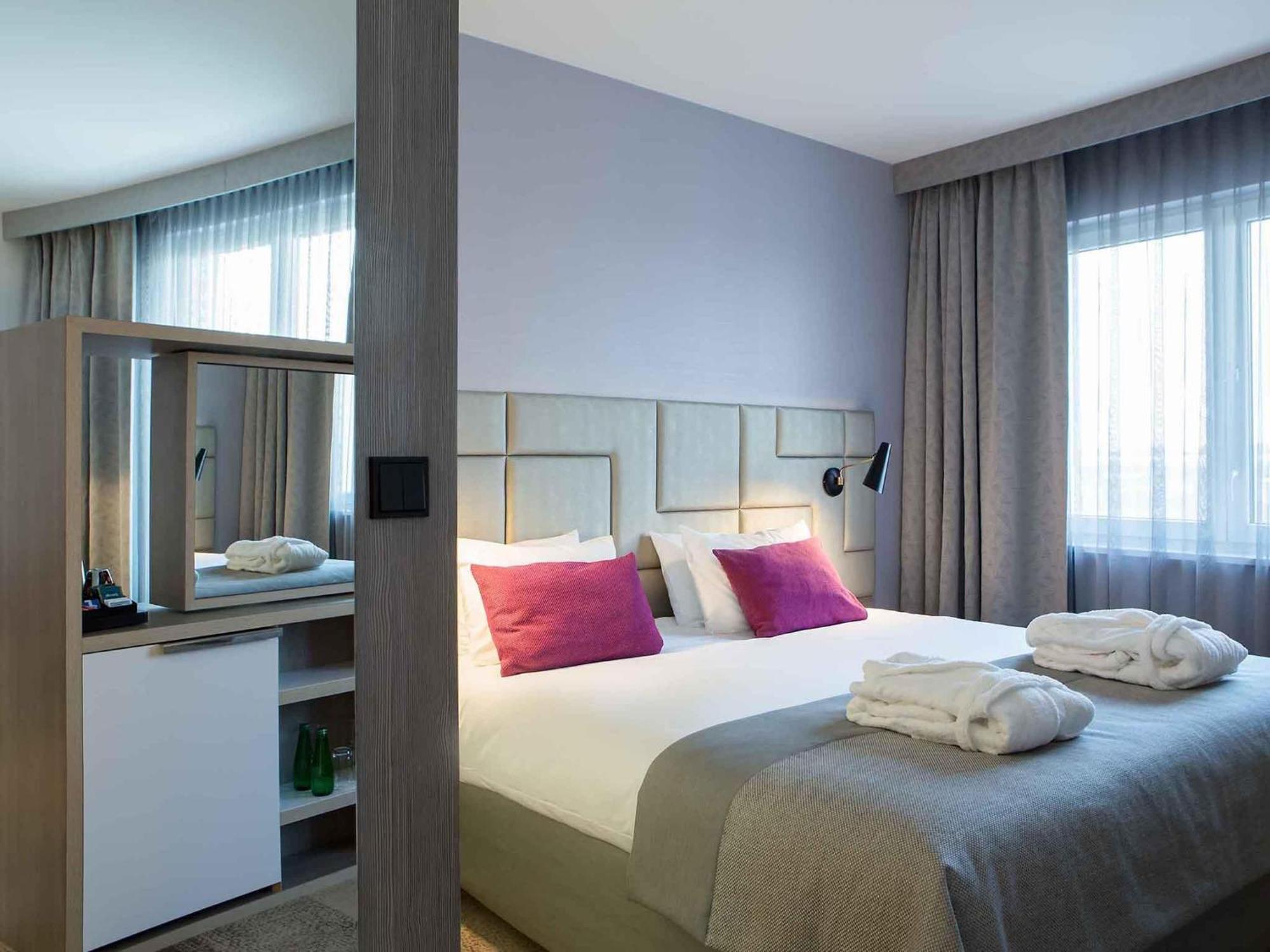Junior Suite One Double Bed Sofa,1717119325:JPEG