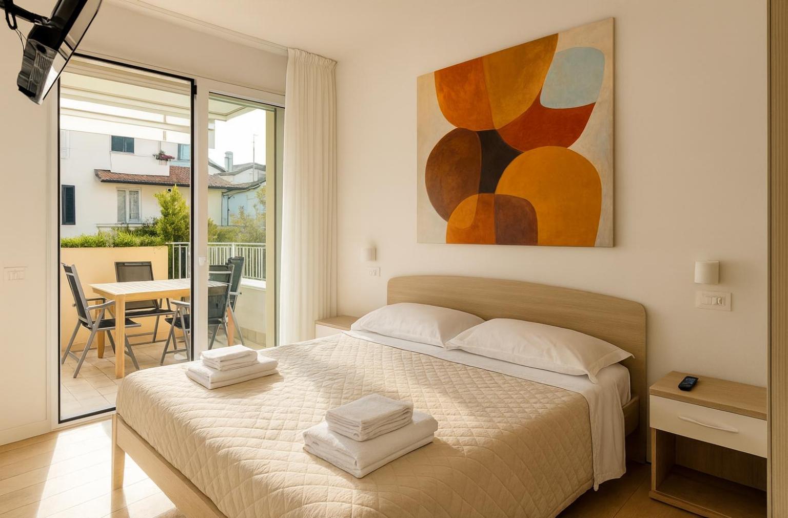 One-Bedroom Apartment Balcony,1717165307:JPEG