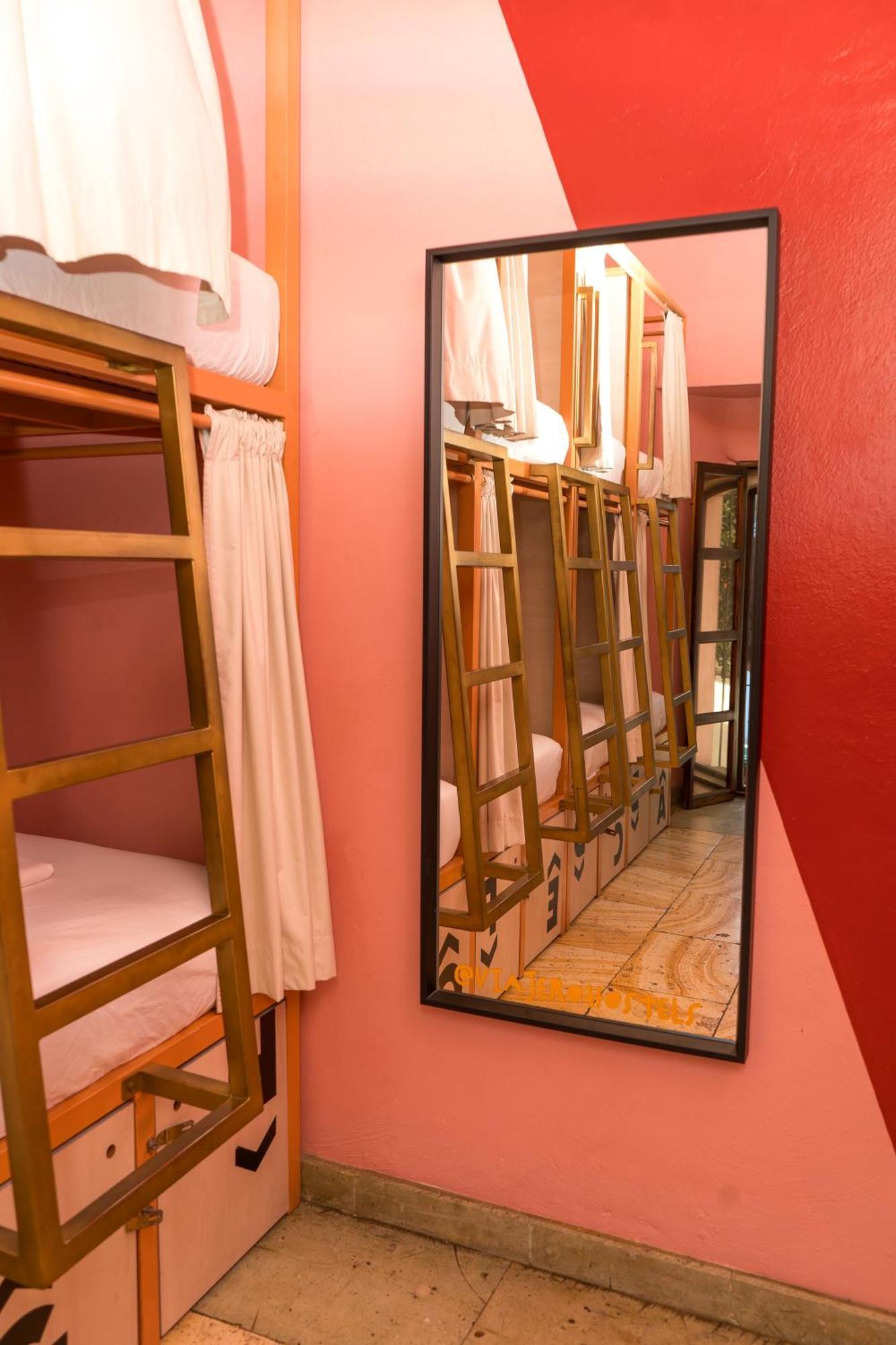 Single Bed 10-Bed Dormitory Room AC