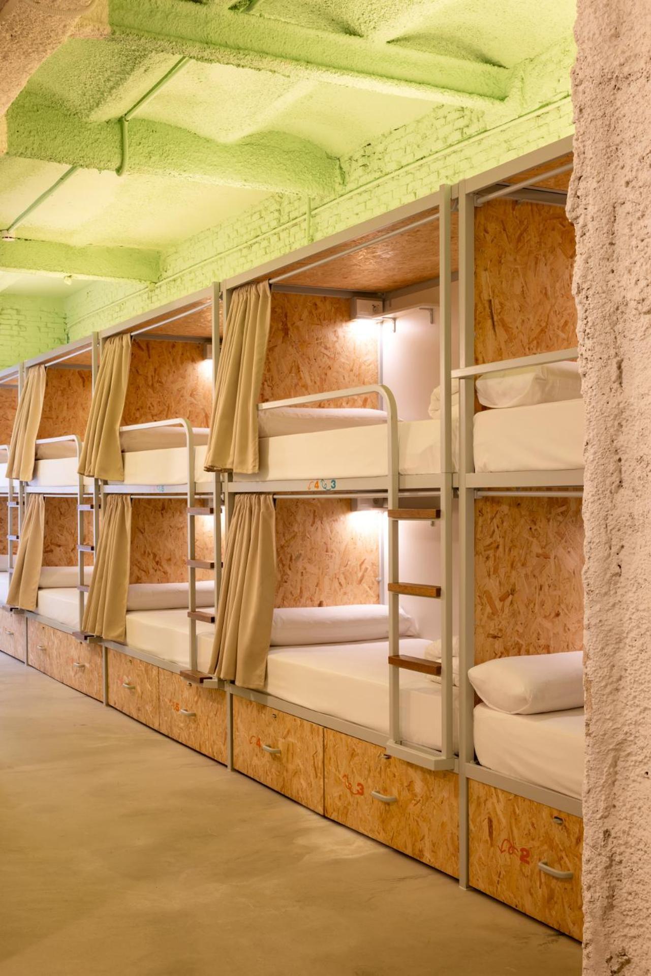 Bed 14-Bed Mixed Dormitory Room