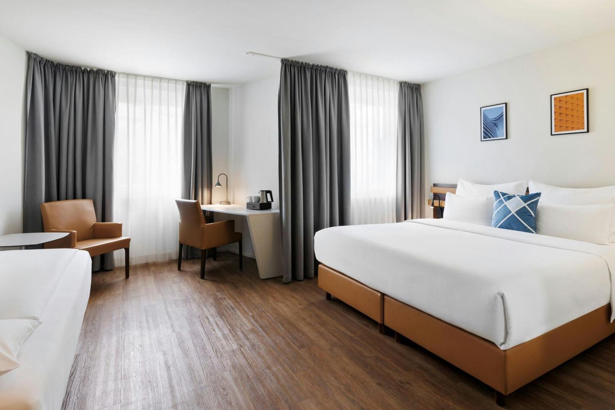Large Standard King Room One Twin Bed,1729981420:JPEG