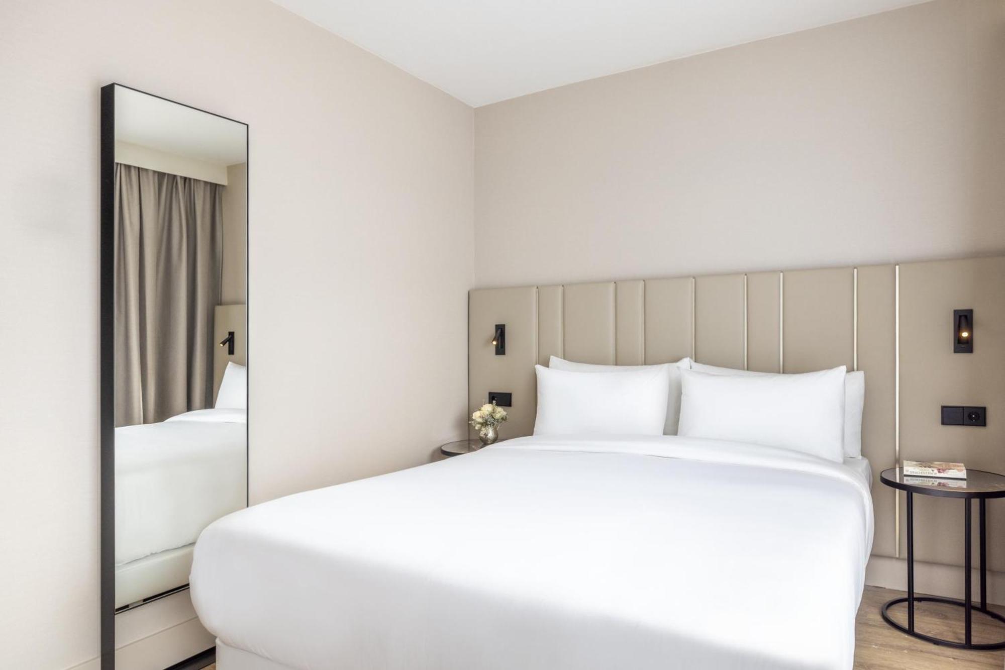 Standard Courtyard Room