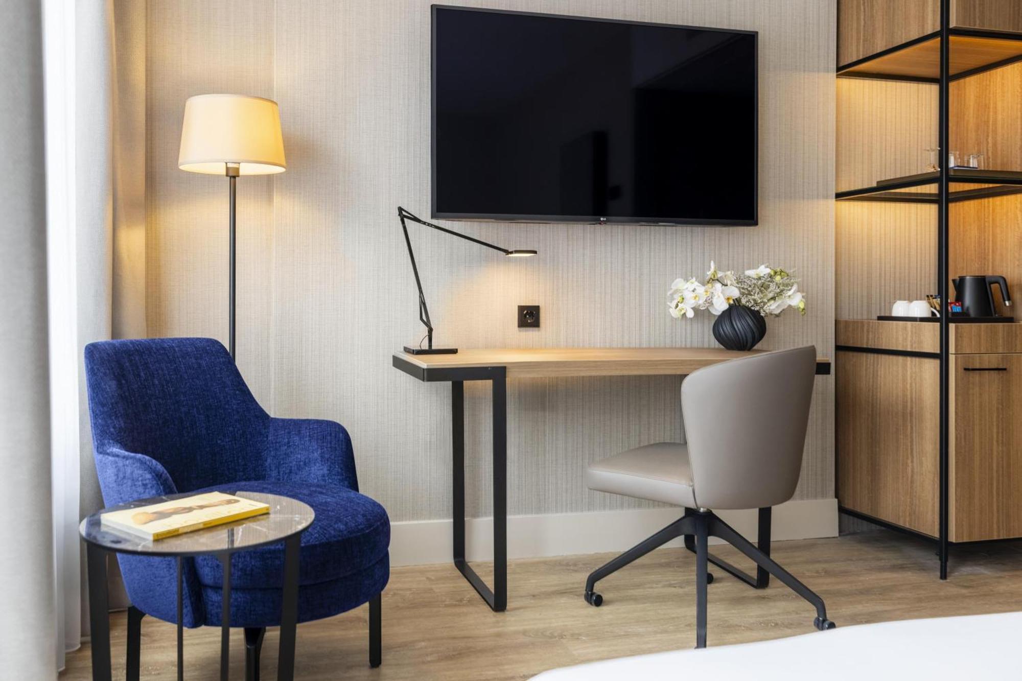 Standard Courtyard Room