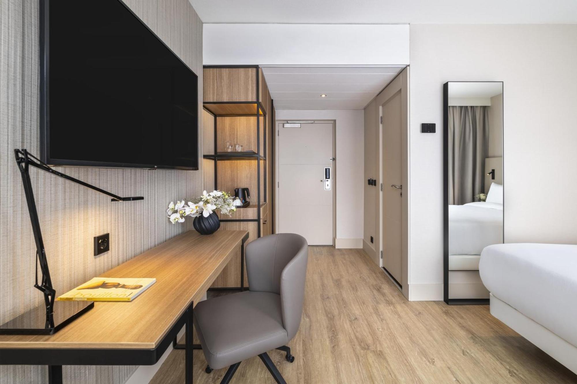 Standard Courtyard Room