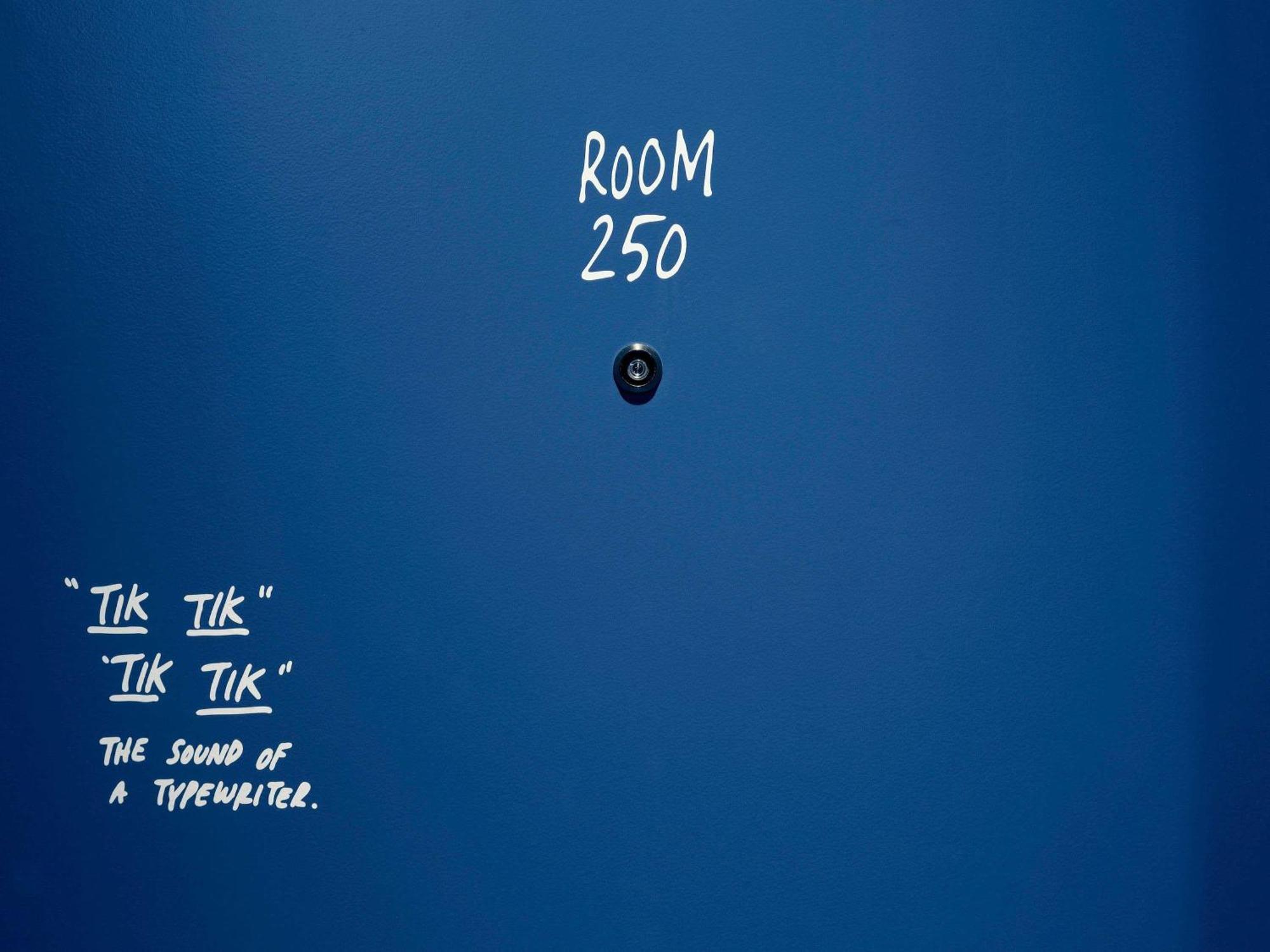 Suite,1771479914:JPEG