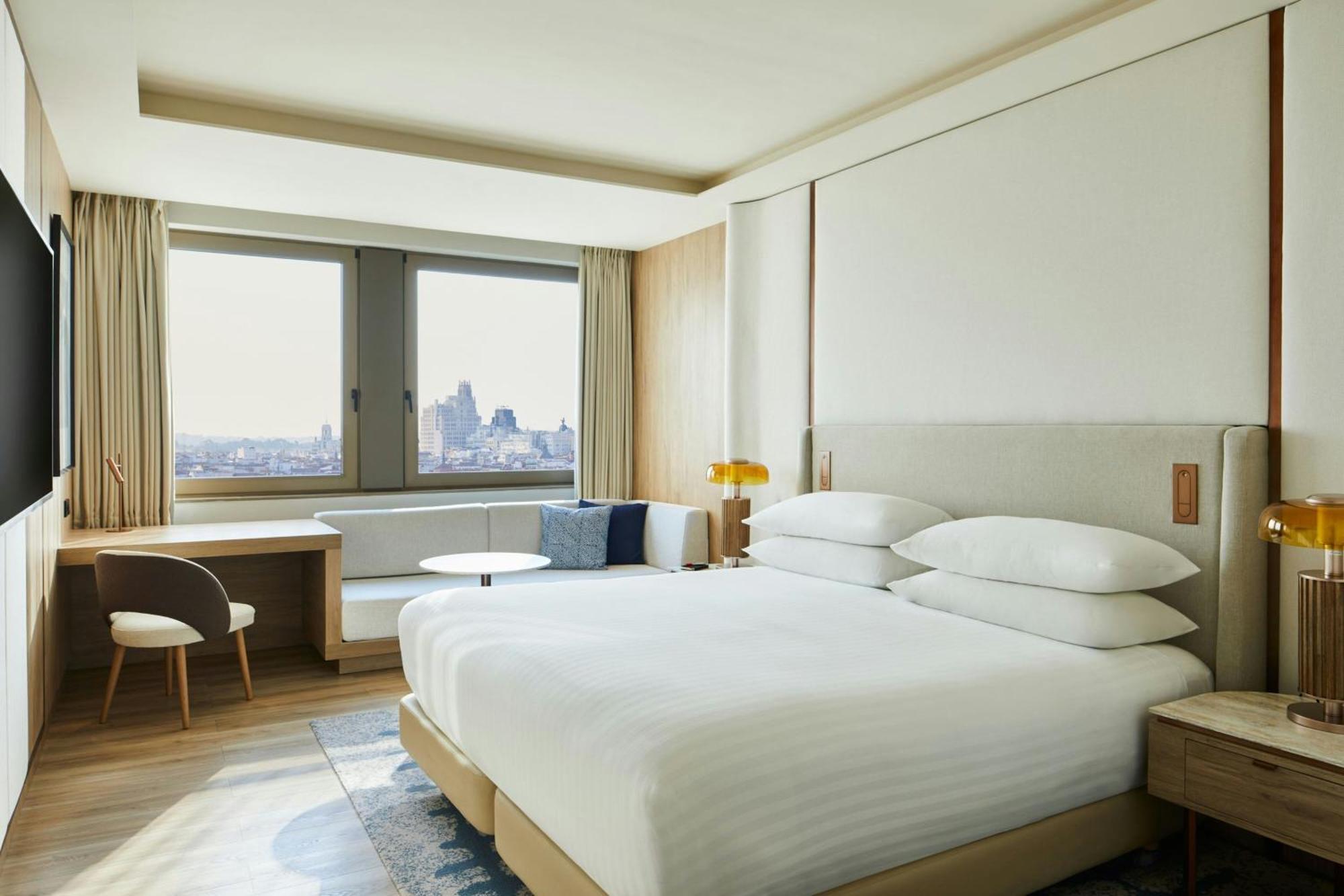 Panoramic Superior King Room City View,1729990014:JPEG