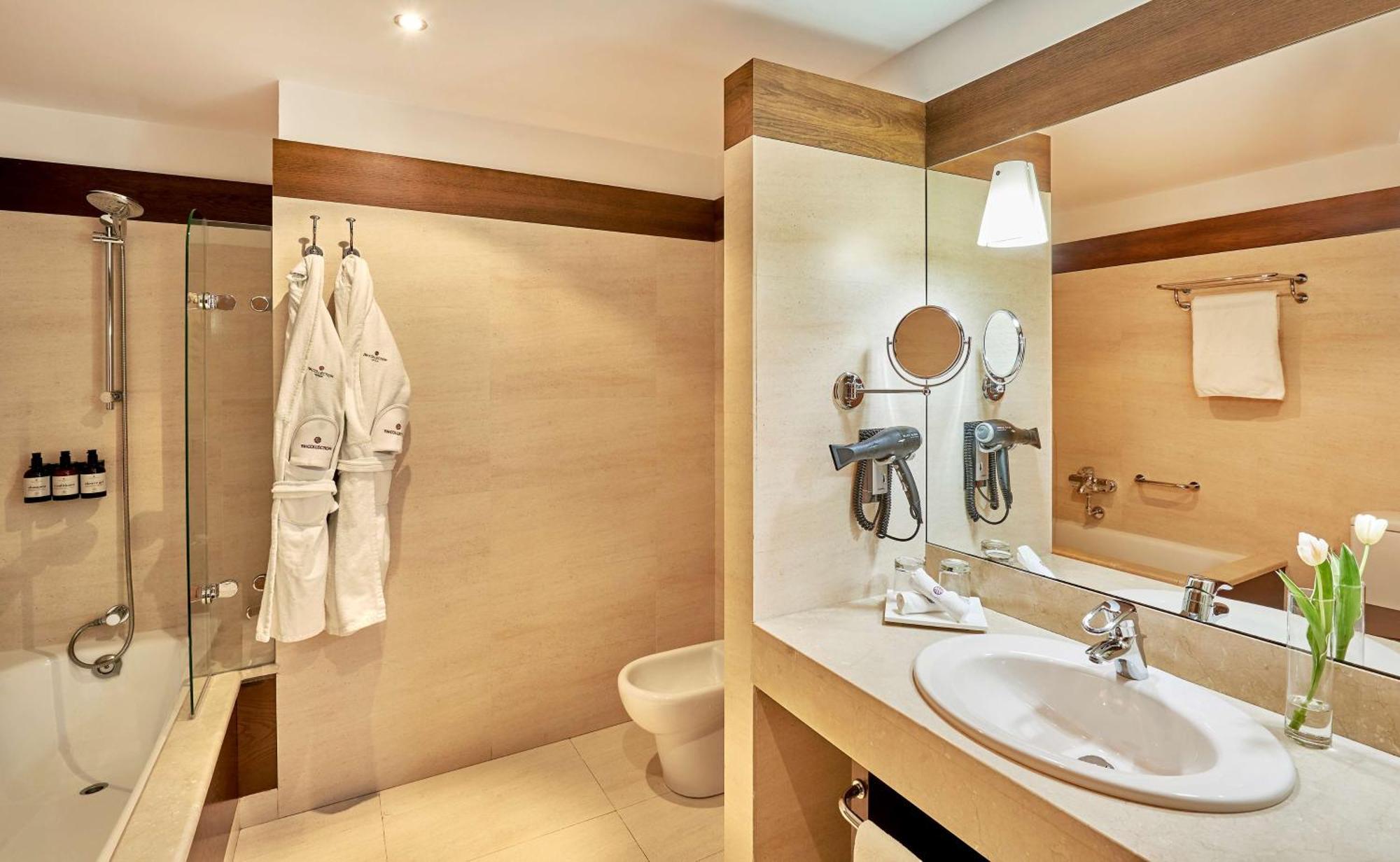 Premium Double or Twin Room,1729991133:JPEG
