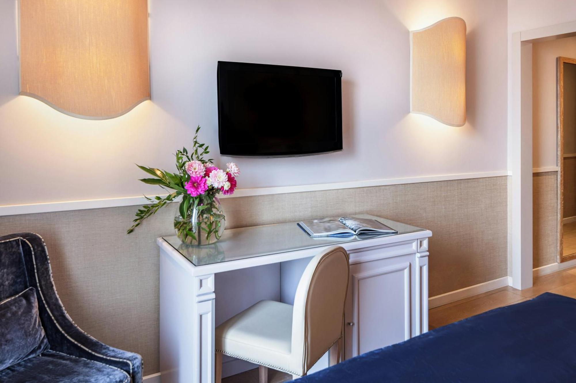 Superior Double or Twin Room Vesuvio View