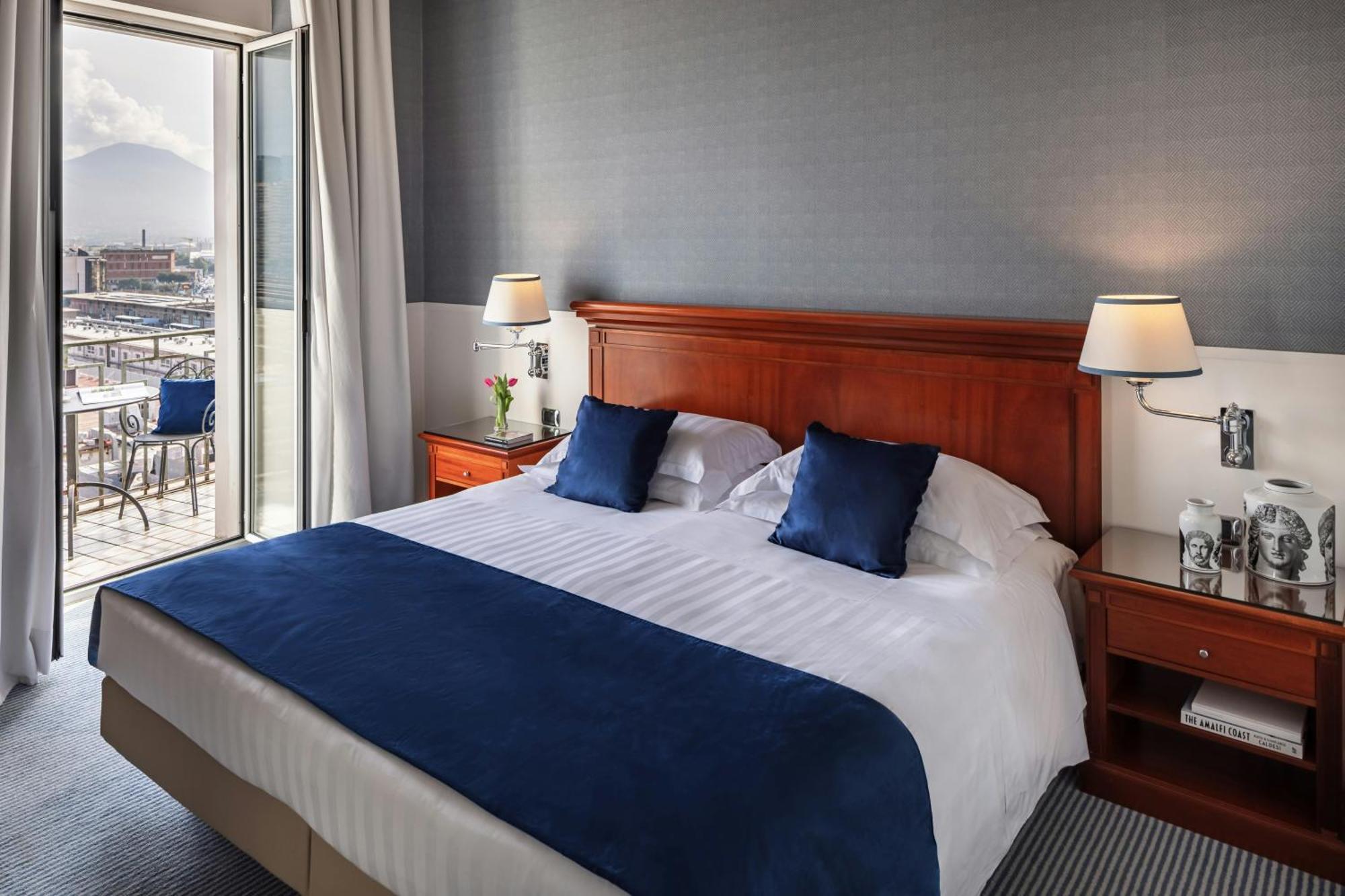 Deluxe Double or Twin Room Vesuvio View
