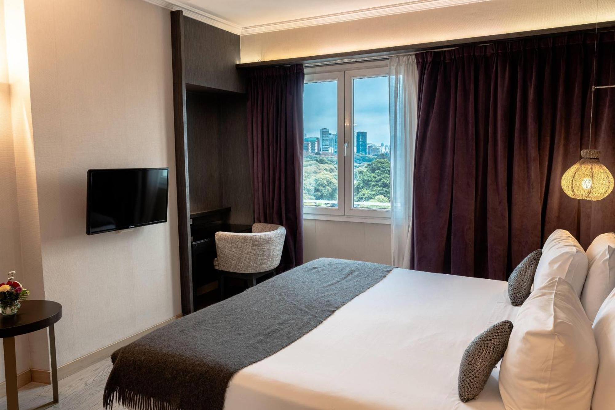 King Room with Street View - Non-Smoking,1731393822:JPEG