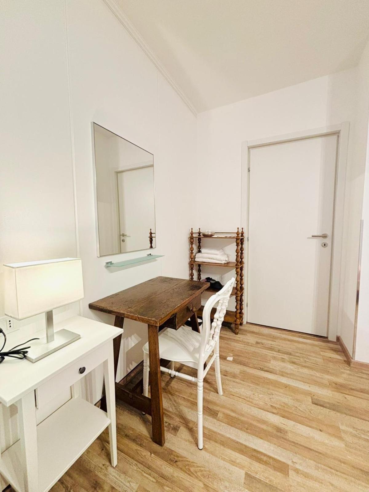 Camera Matrimoniale con Bagno in Comune