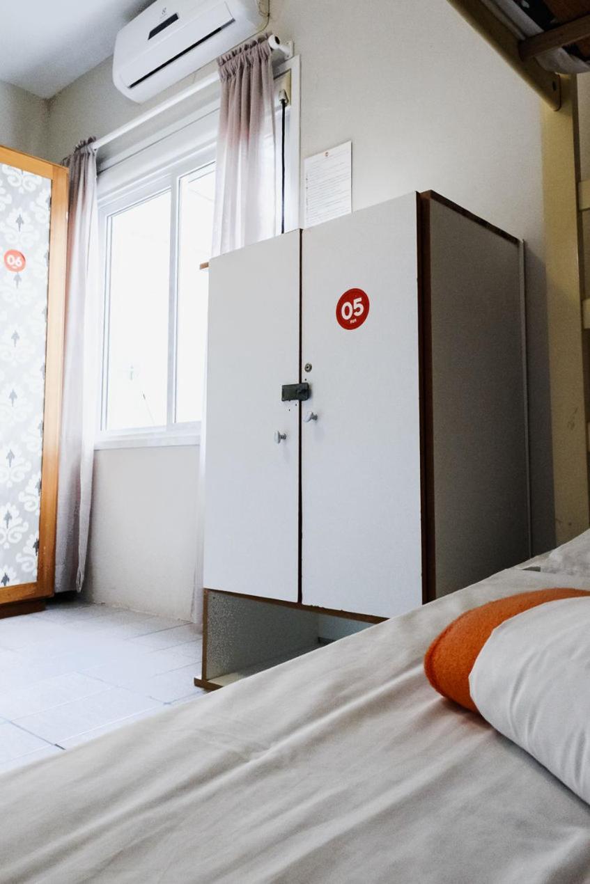 Single Bed 4-Bed Dormitory Room