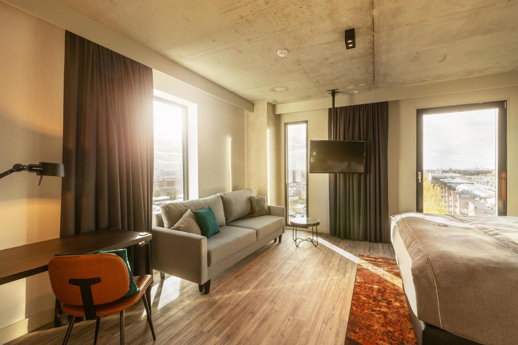 Premium Queen Room Sofa Bed Harbour View