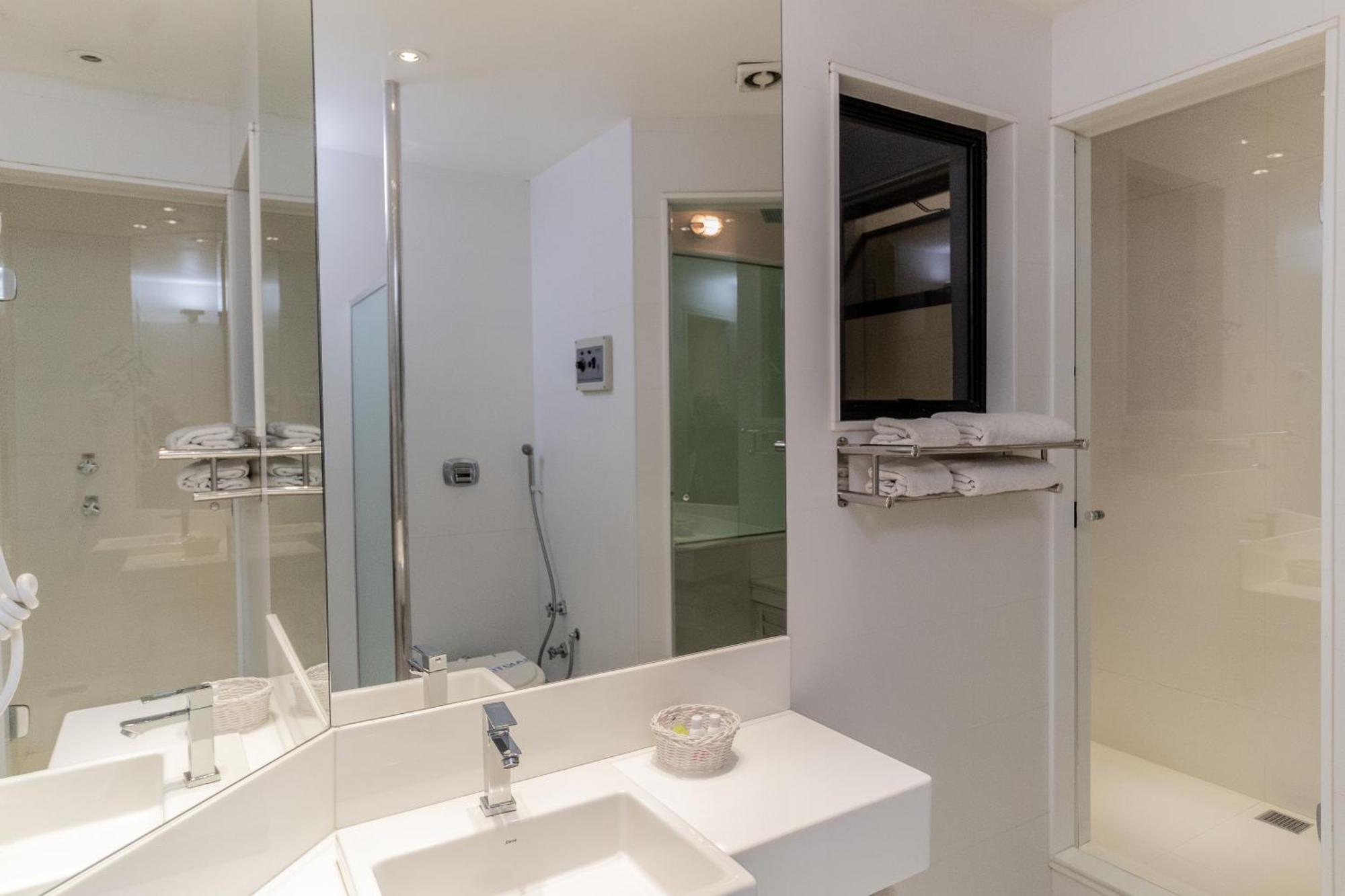 Deluxe King Suite