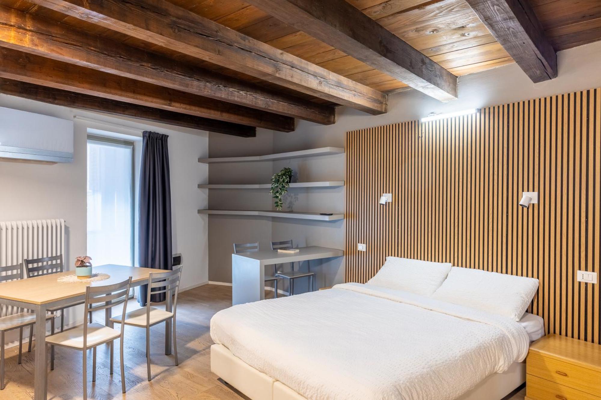 Three-Bedroom Apartment Balcony,1731713914:JPEG