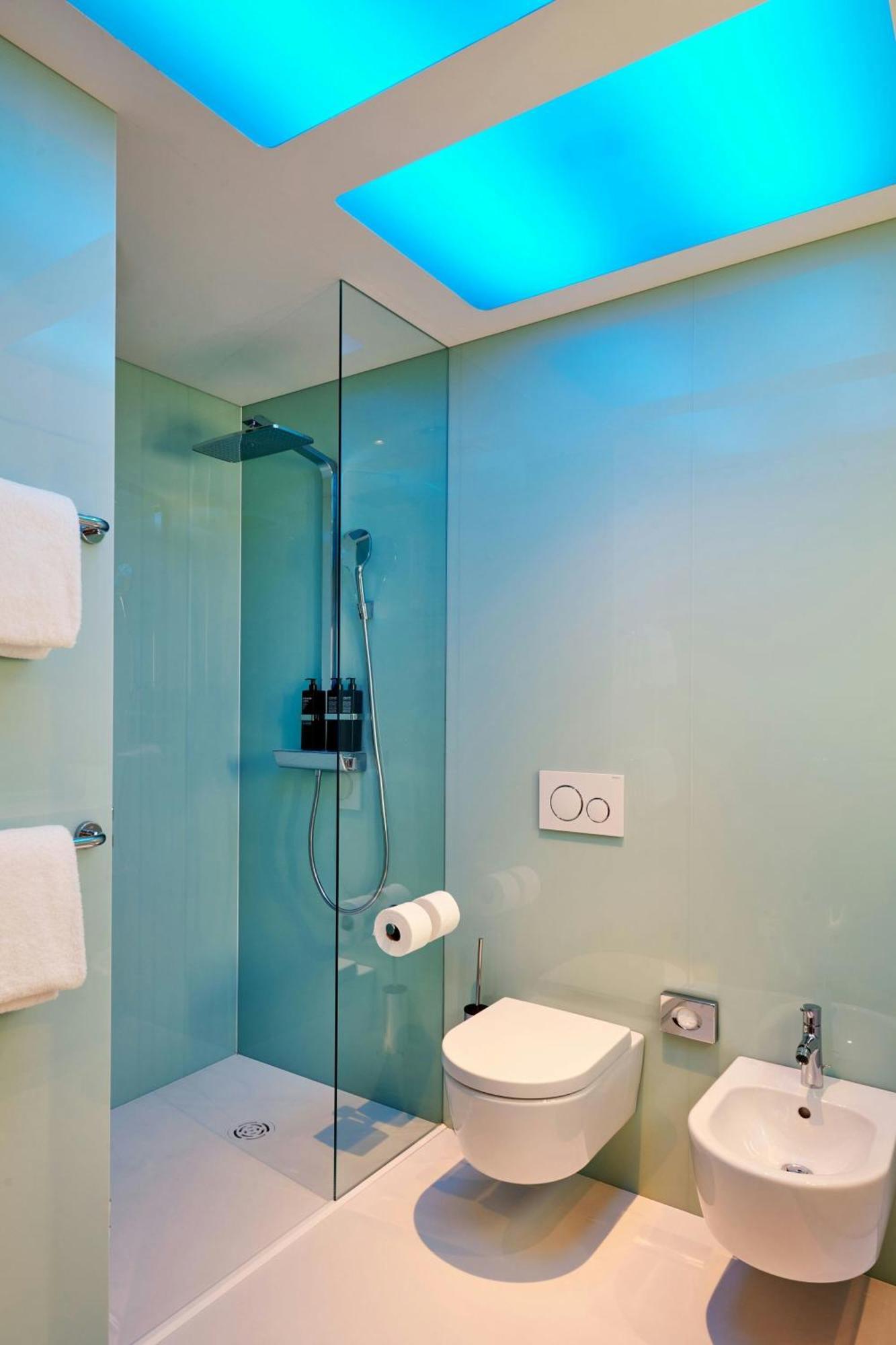 Quarto Individual com 1 Cama de Casal